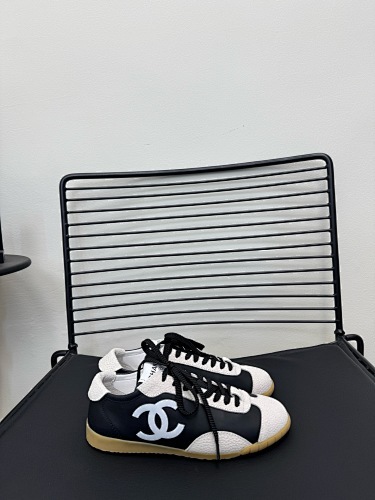 CHANEL Sneakers