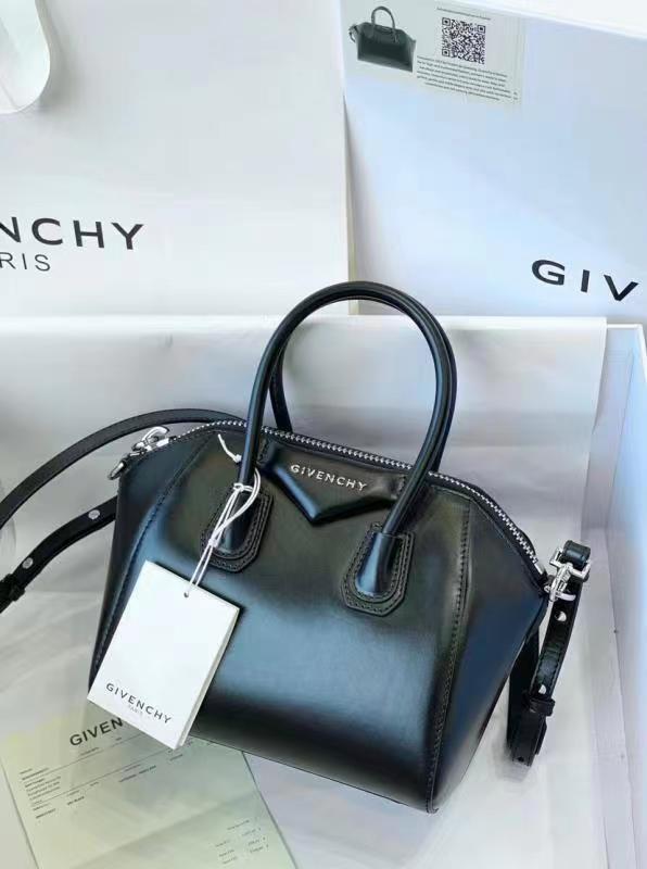 GIVENCHY Mini Antigona bag