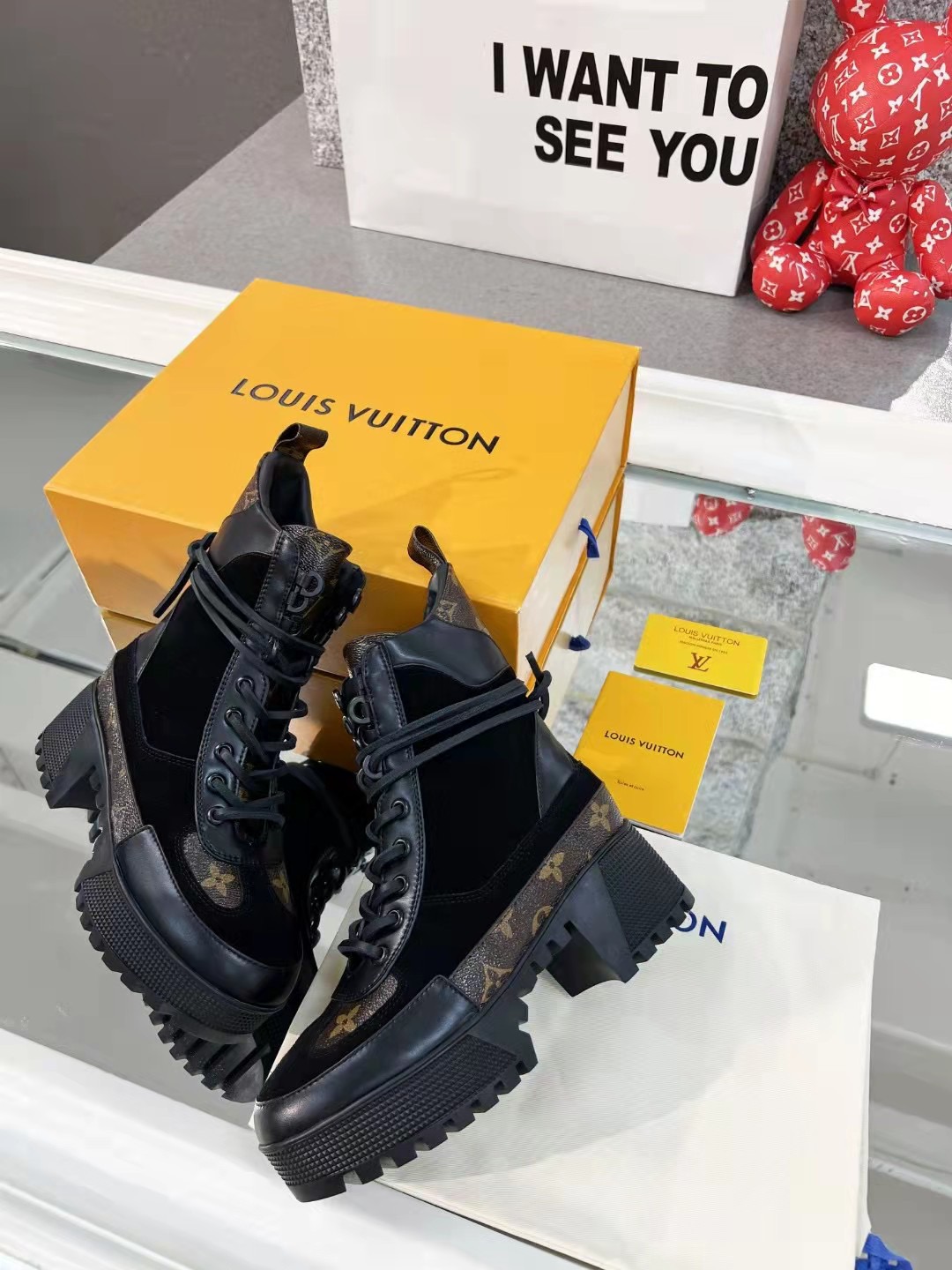 LV Laureate sand boots