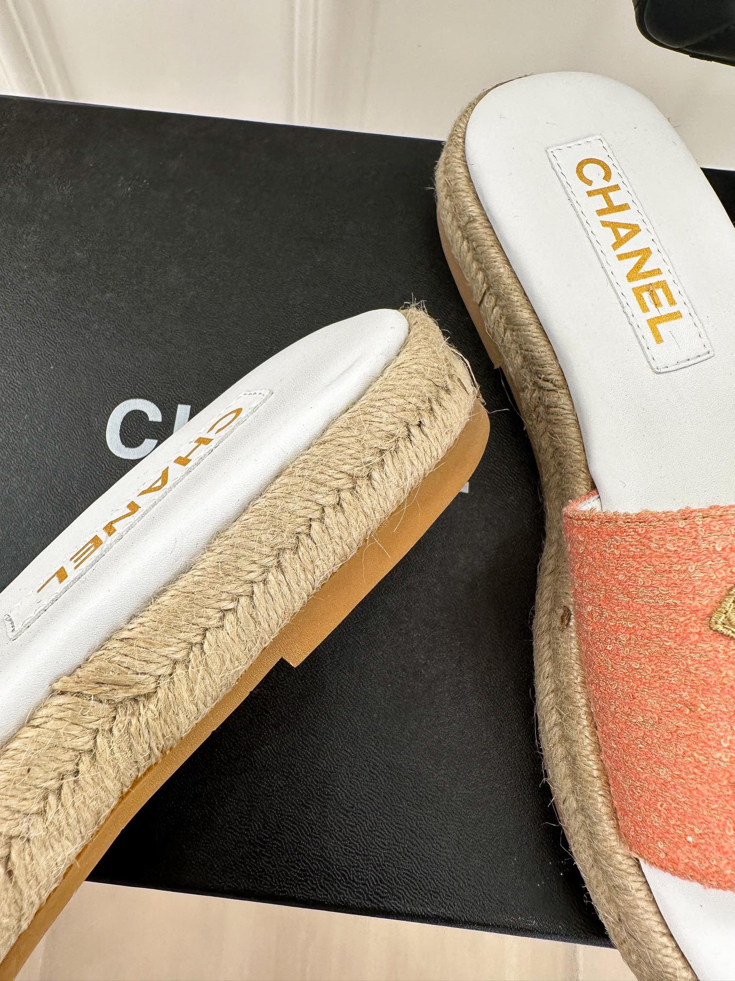 CHANEL Knitted Slippers