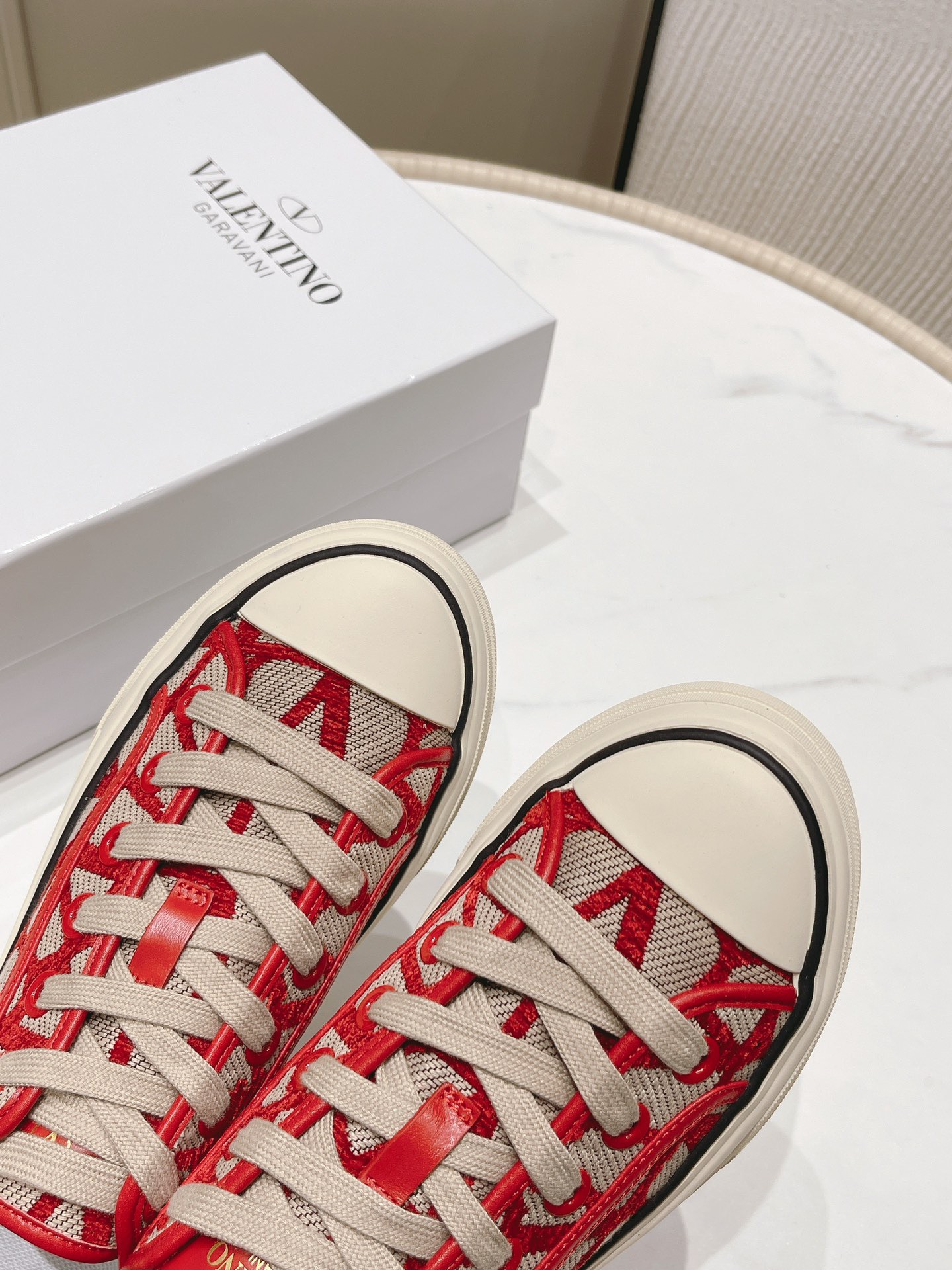 VALENTINO TOTALOOP Women's V logo low-top sneakers