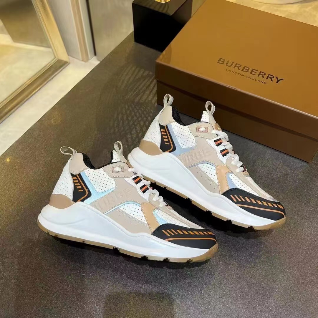 BURBERRY Sneakers