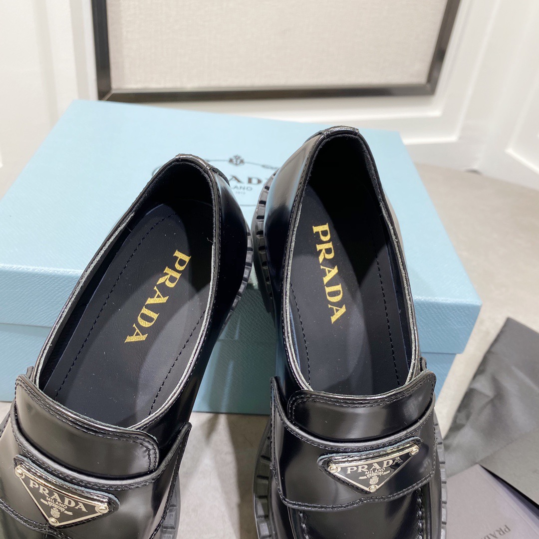 PRADA Loafer