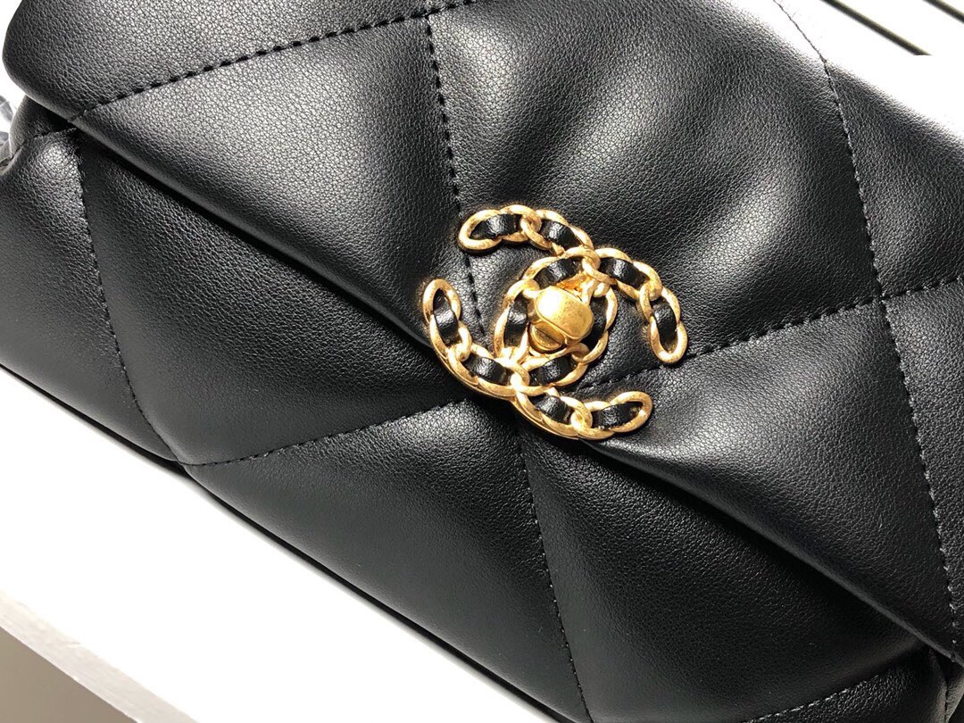 CHANEL 19 Bag