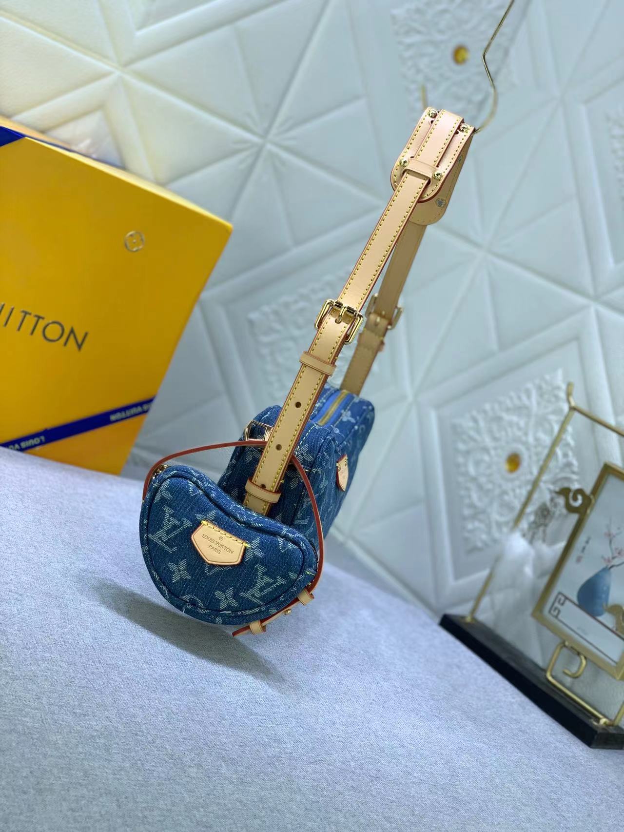 LV CROISSANT Handbag