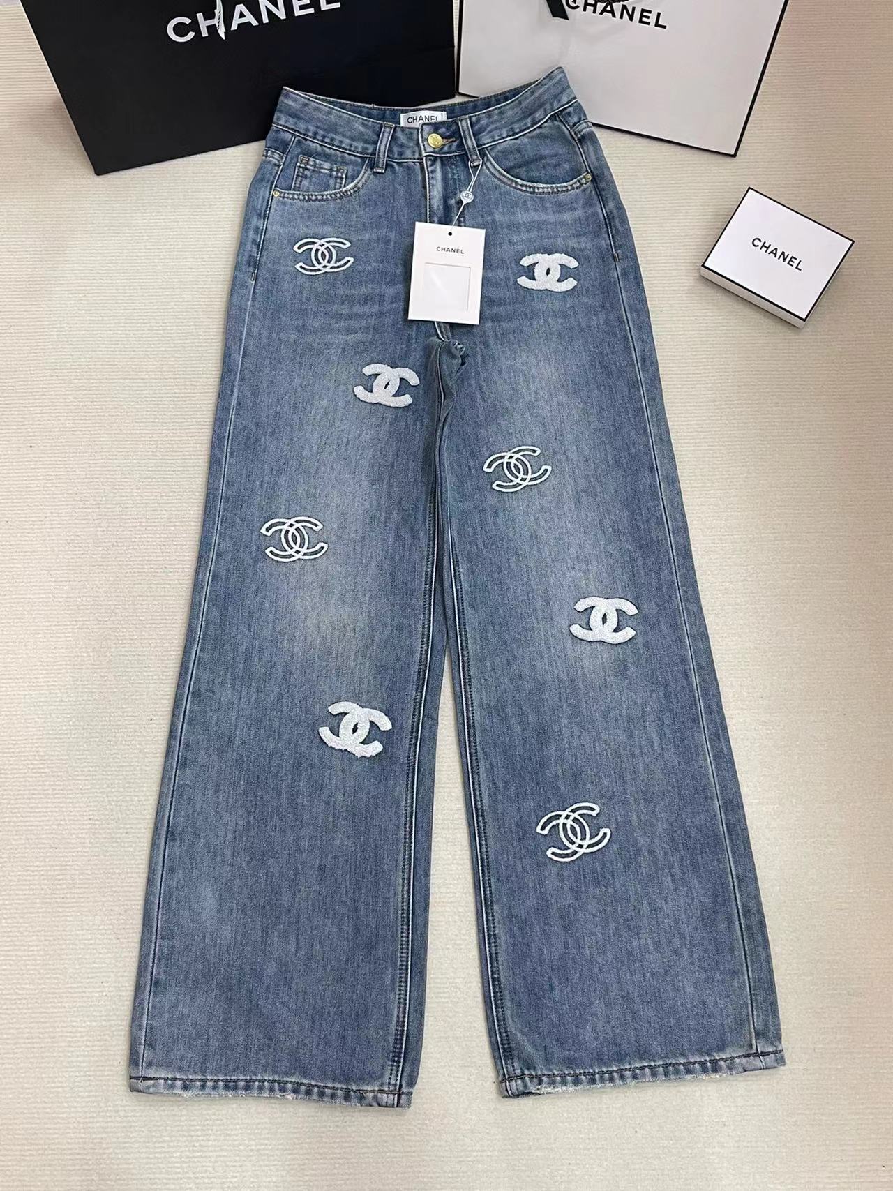 CHANEL jeans