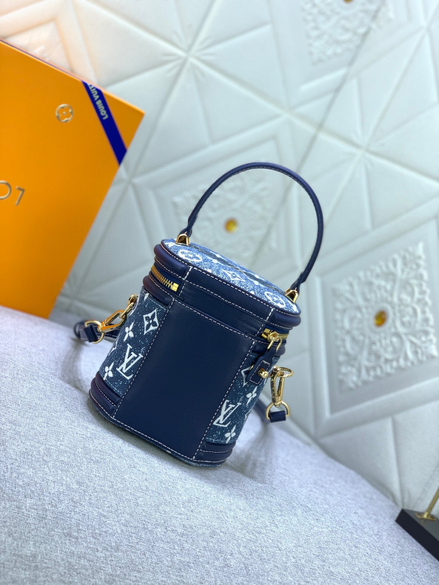 LV Small bucket handbag