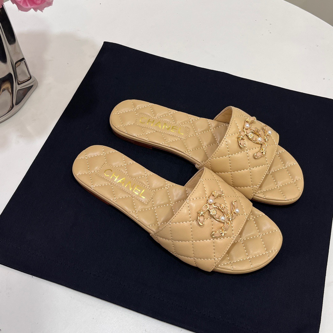 CHANEL Slippers