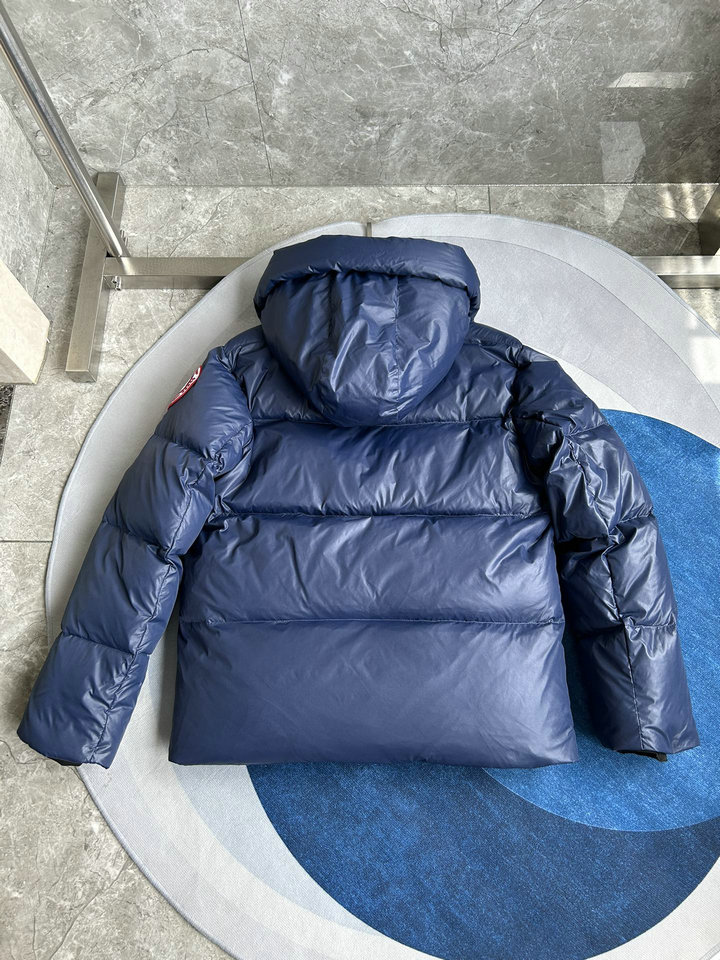 CANADA GOOSE Down Jacket