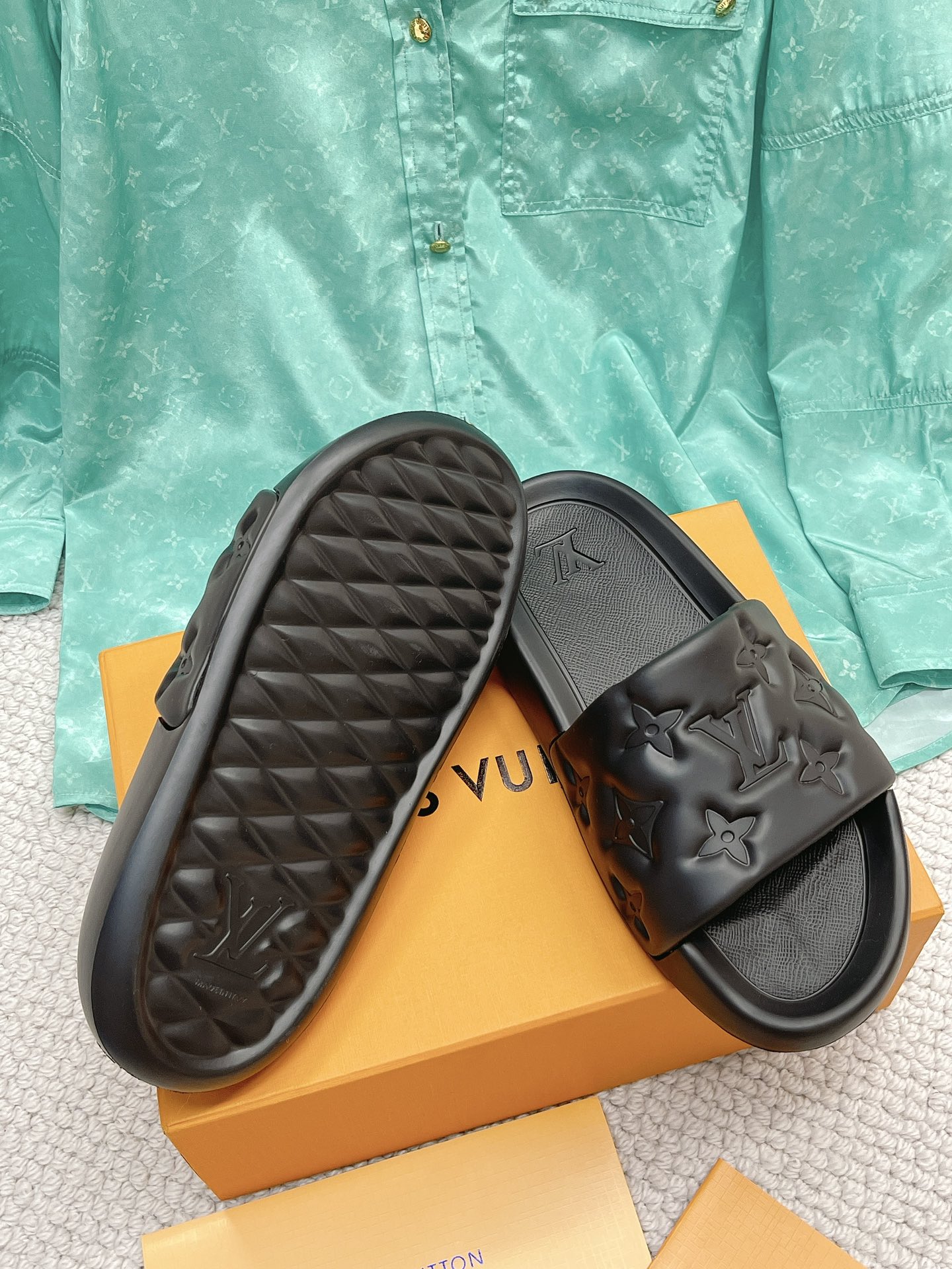 LOUIS VUITTON SLIDES