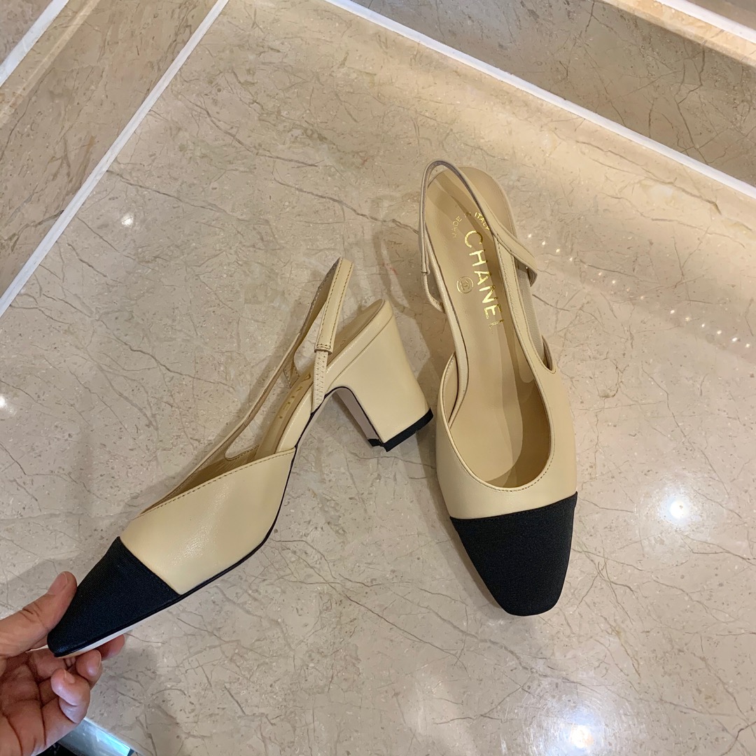 CHANEL Rear Empty Sandals