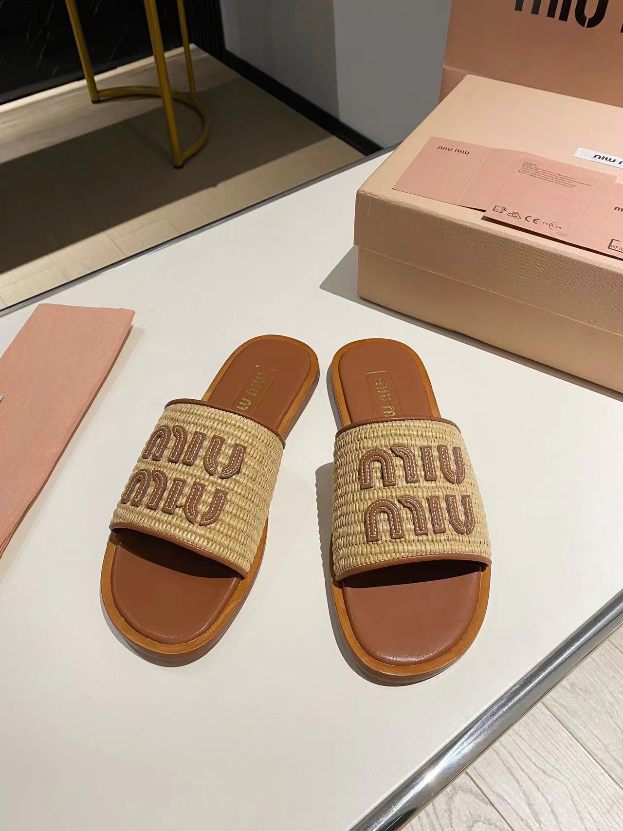 Miu Miu Classic Fashion Slippers
