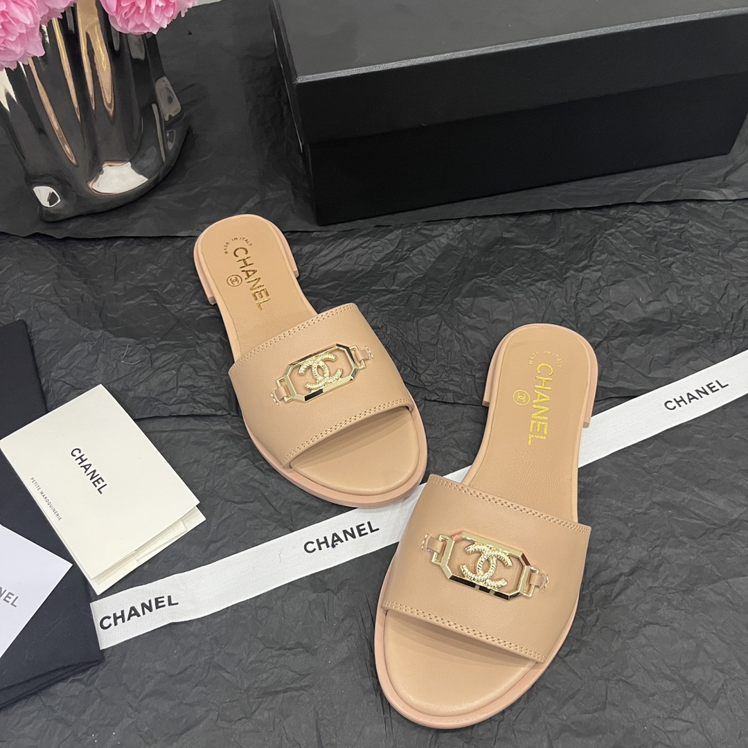 CHANEL SLIDES