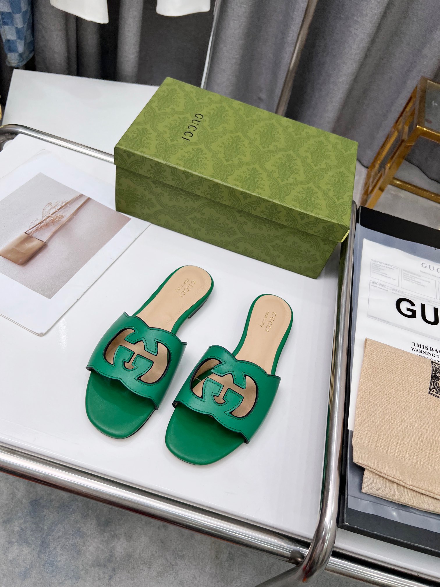 GUCCI SLIDES
