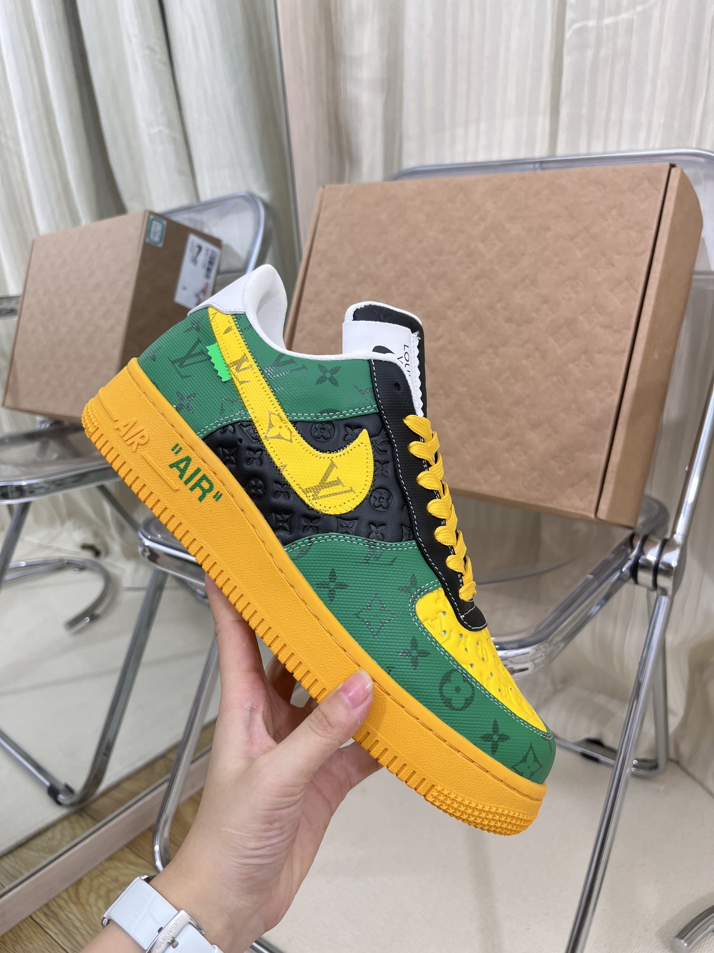 LOUIS VUITTON SNEAKERS