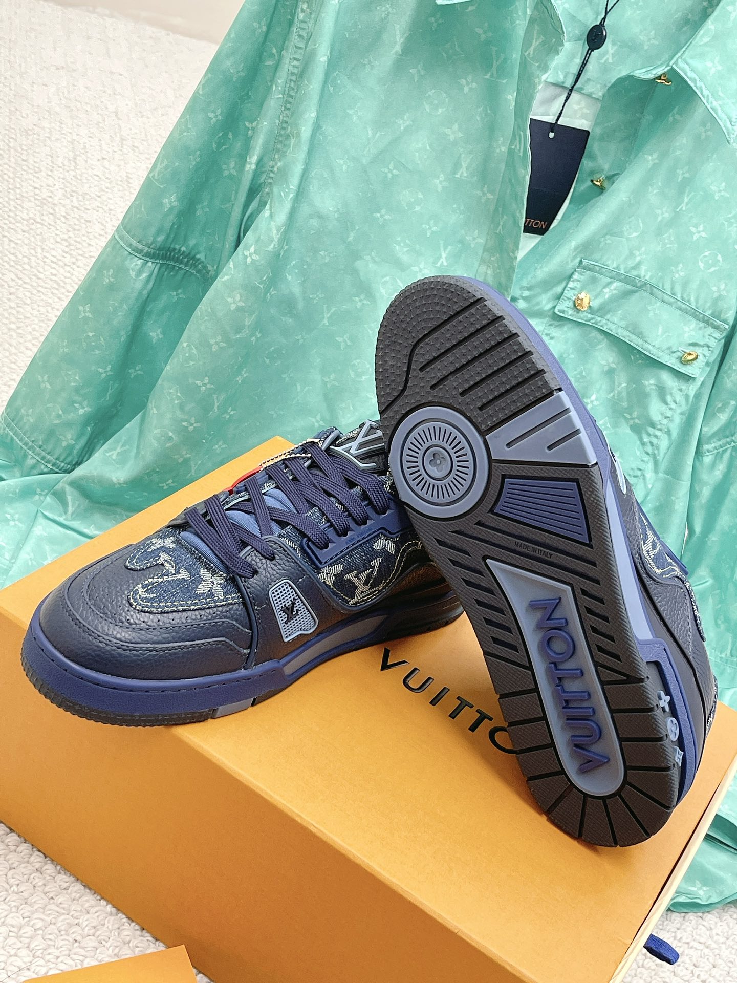 LOUIS VUITTON SNEAKERS