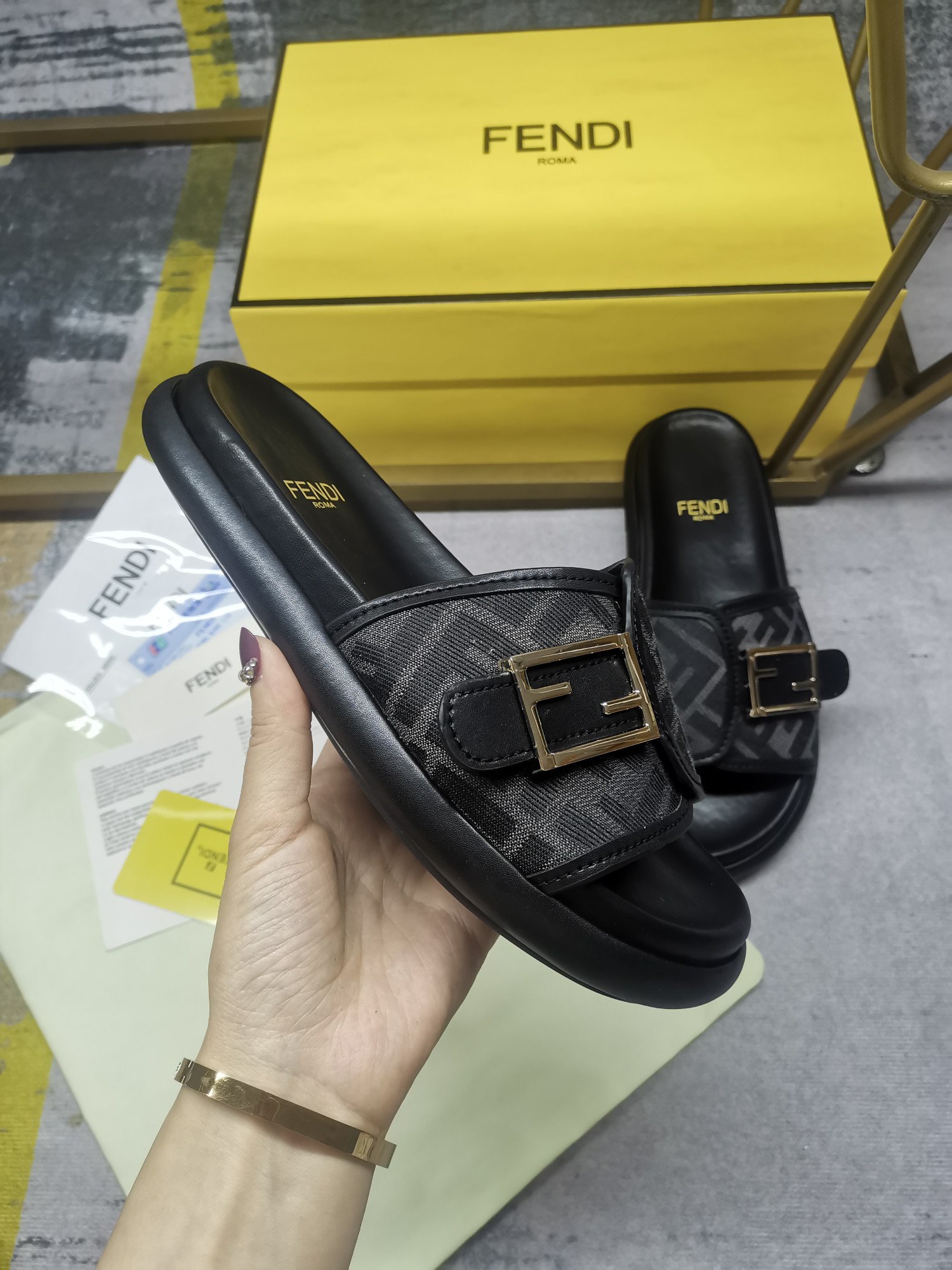 FENDI SLIDES