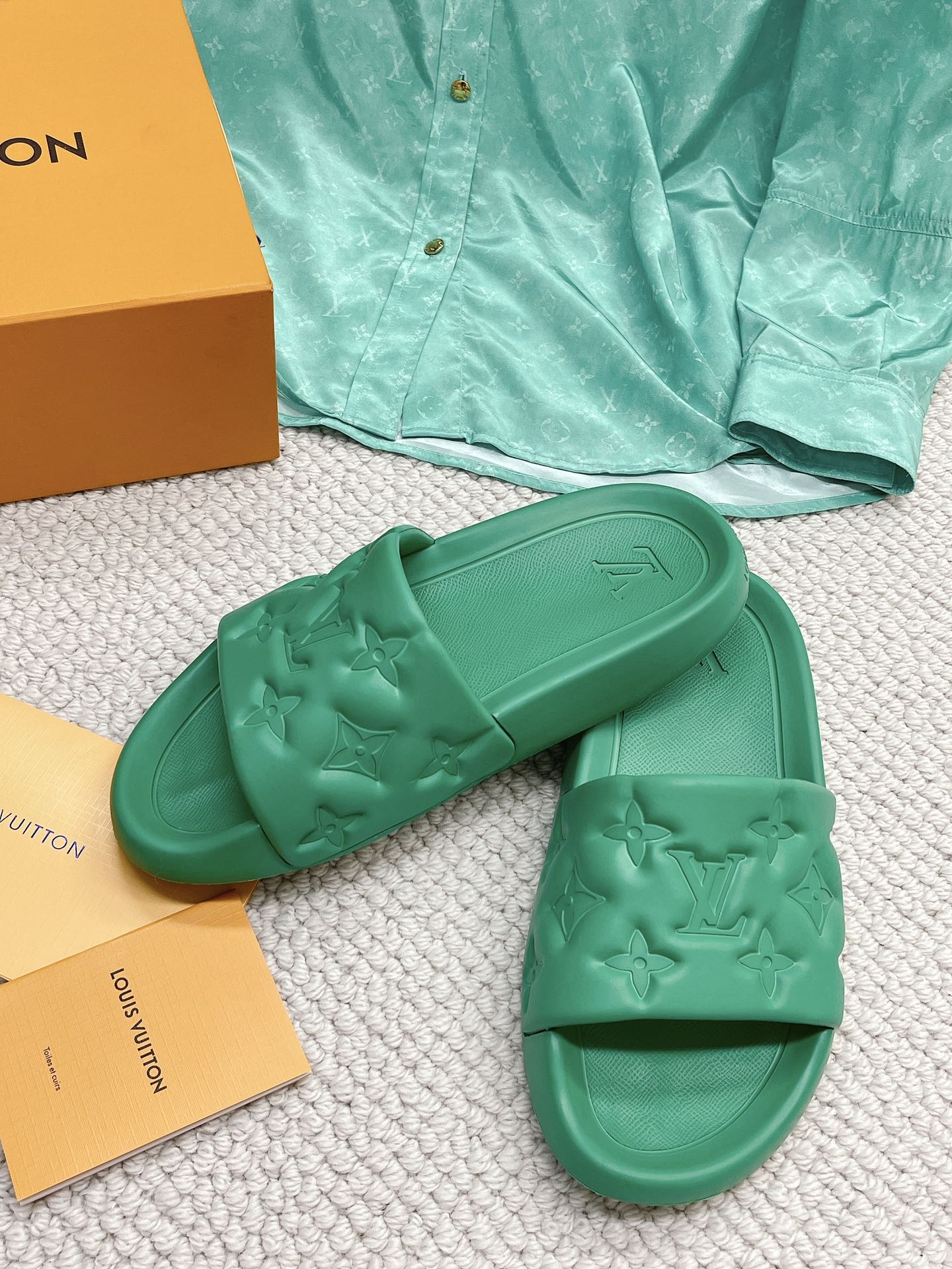 LOUIS VUITTON SLIDES