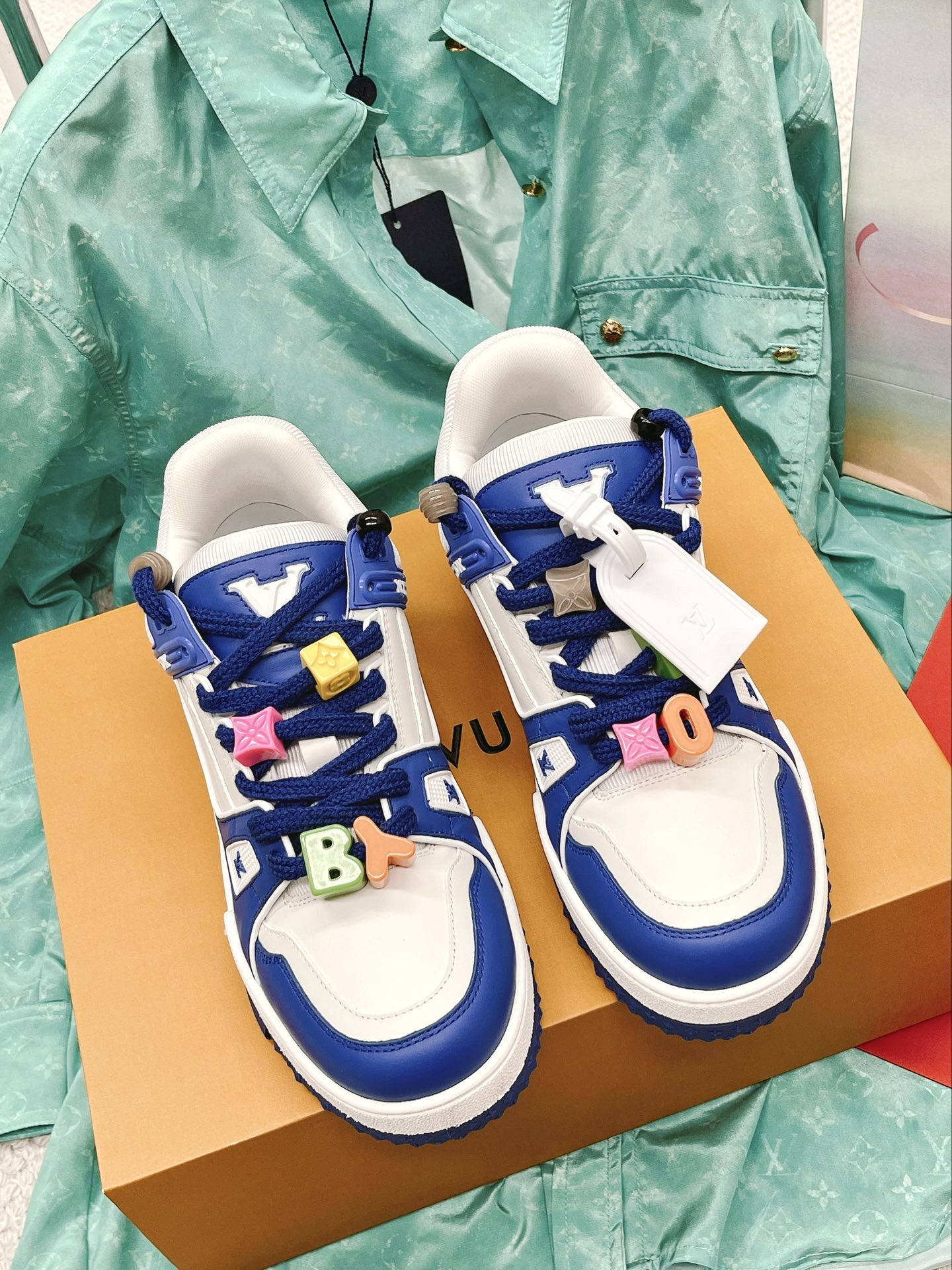 LOUIS VUITTON SNEAKERS