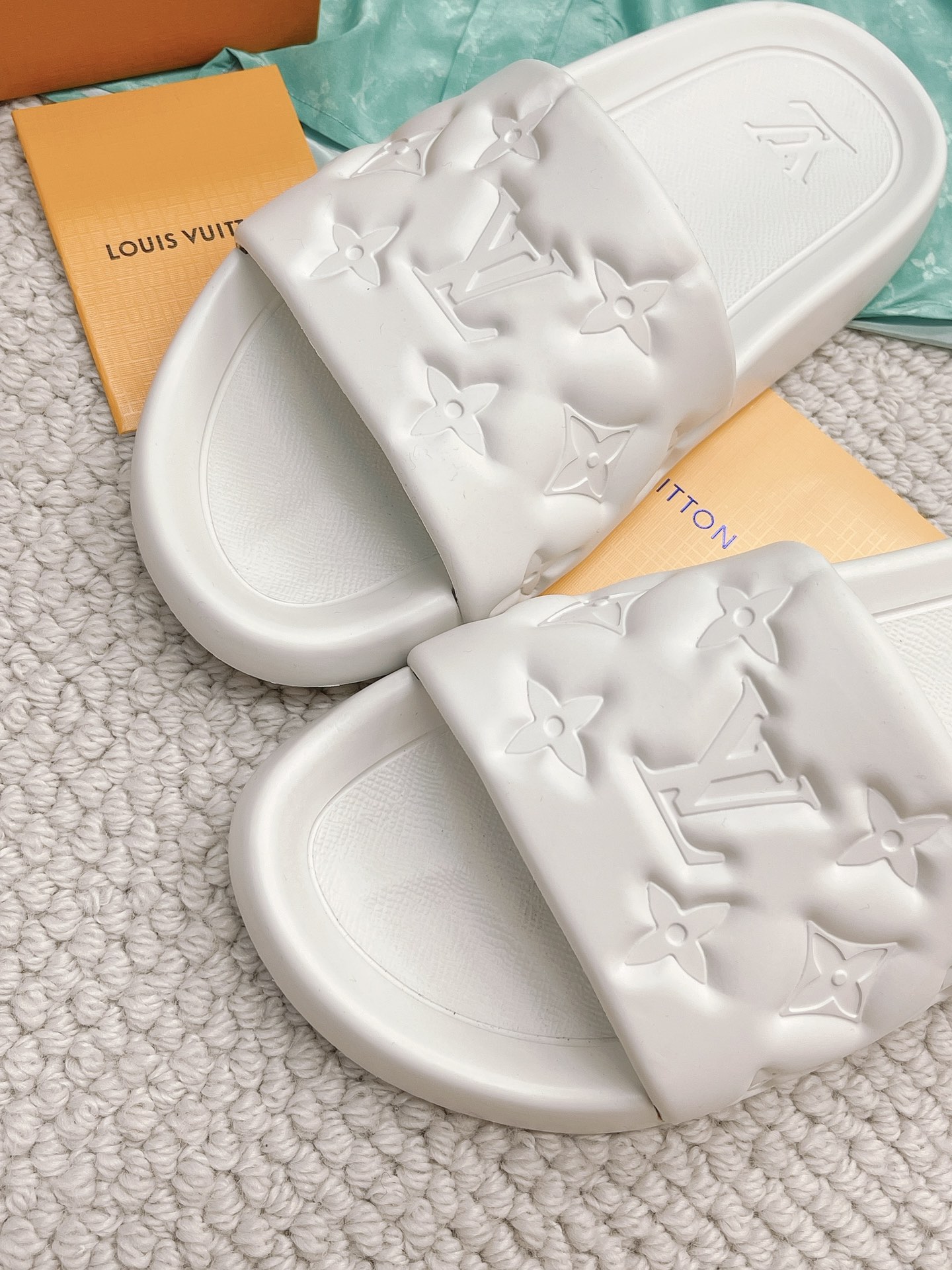 LOUIS VUITTON SLIDES