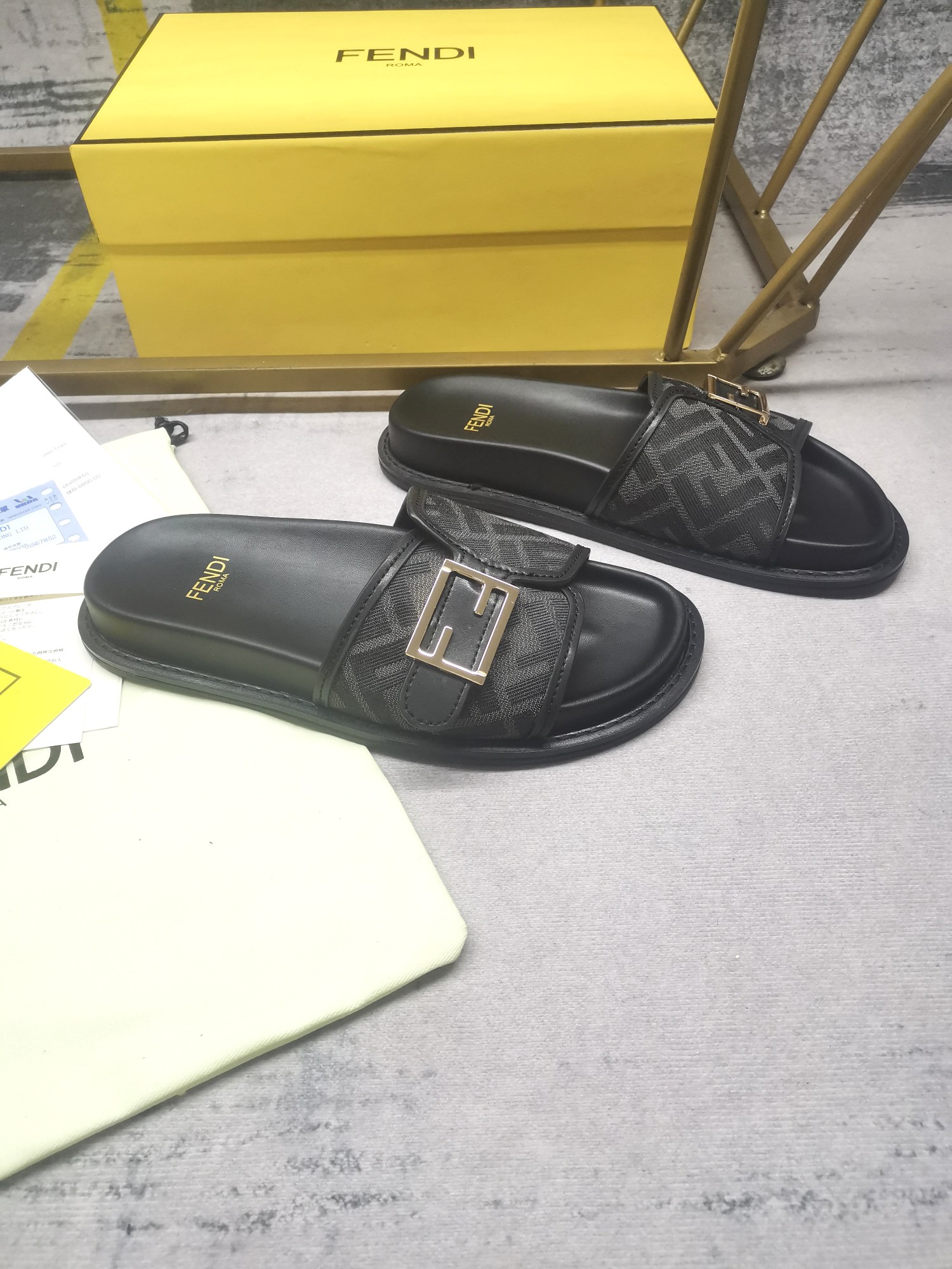 FENDI SLIDES