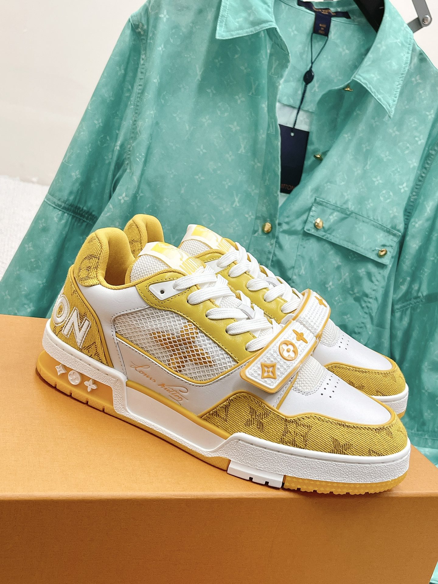 LOUIS VUITTON SNEAKERS