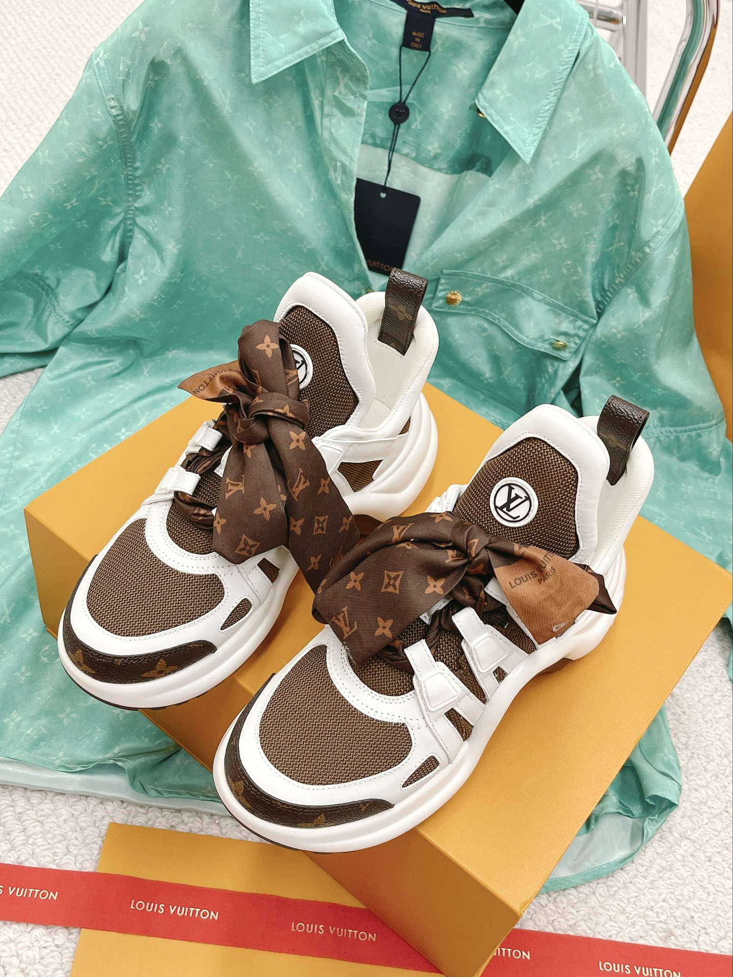 LOUIS VUITTON SNEAKERS