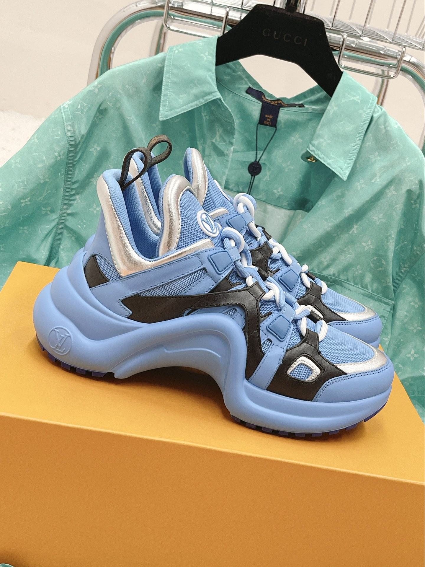 LOUIS VUITTON SNEAKERS