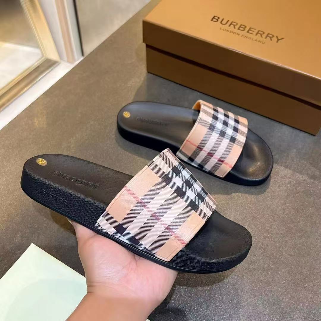 BURBERRY Slippers