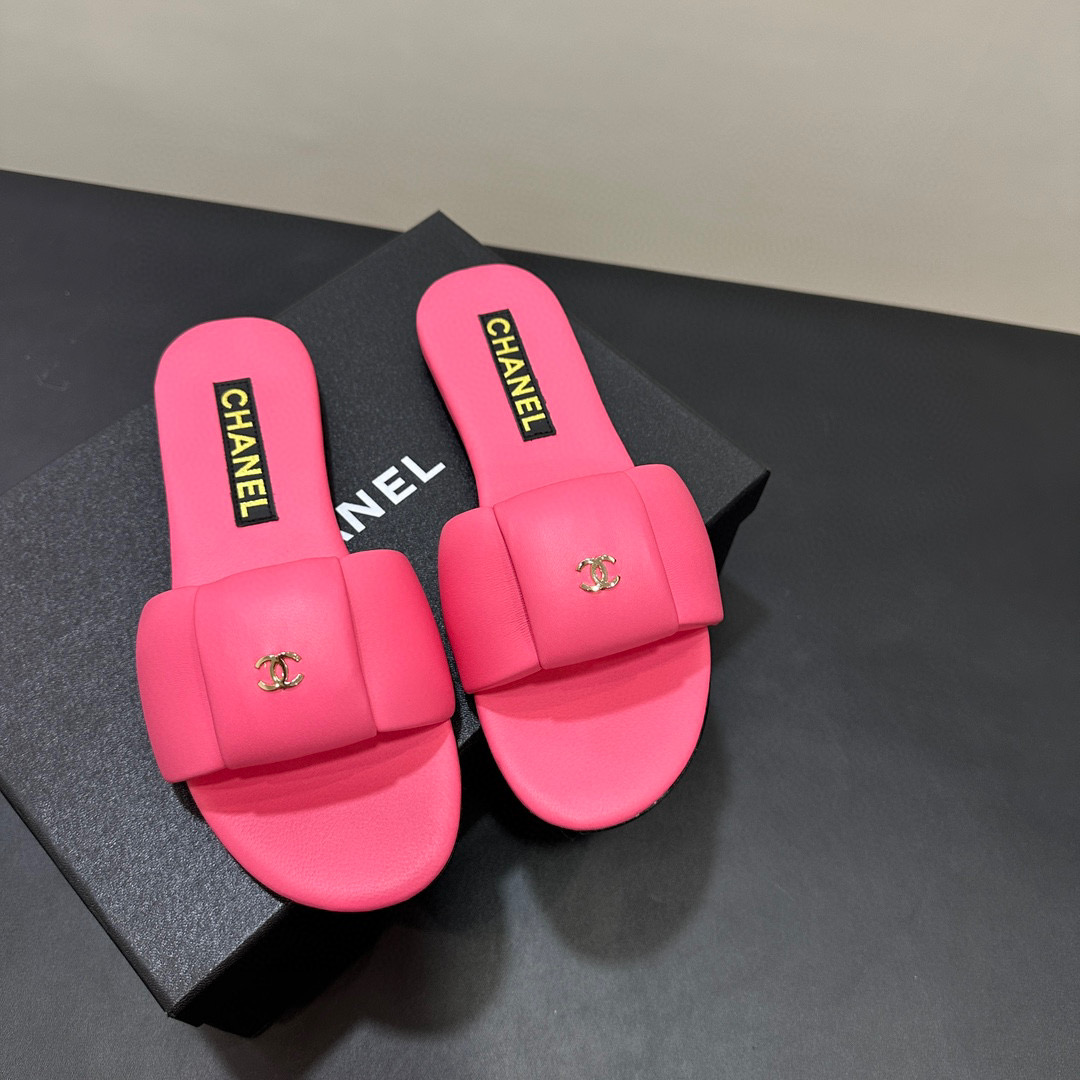 CHANEL Slippers