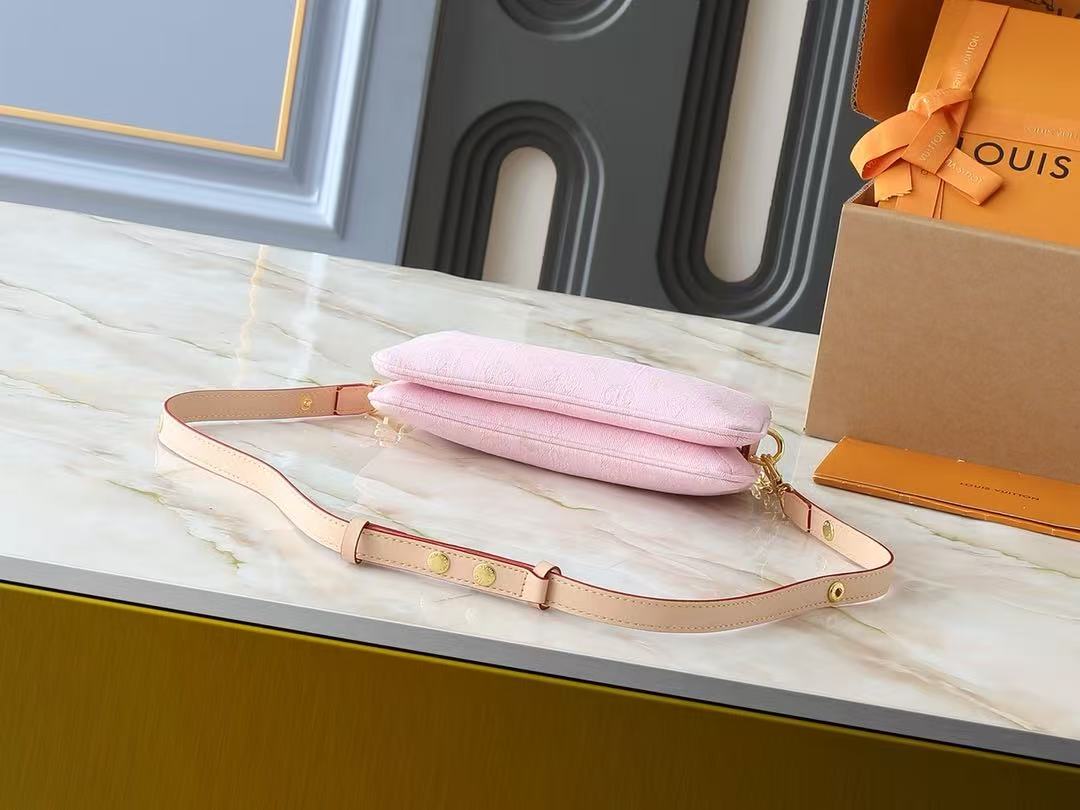 LV pochette handbag 24.5cm