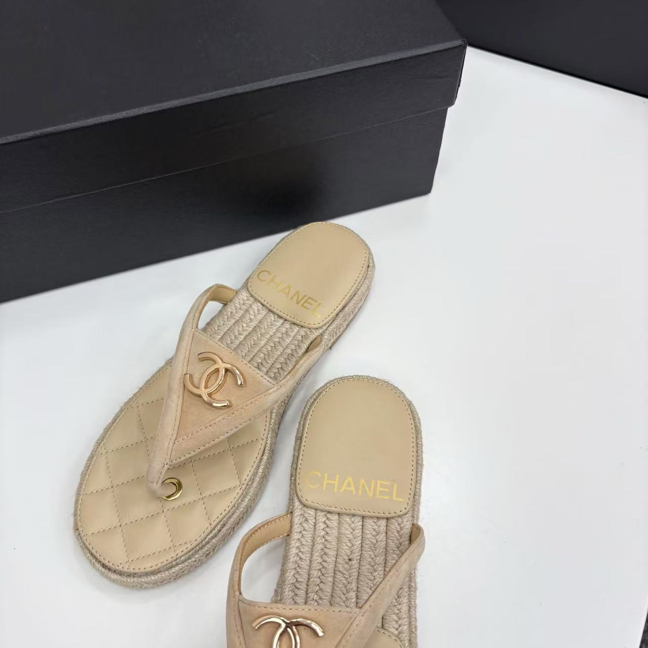 CHANEL flip-flop sandals