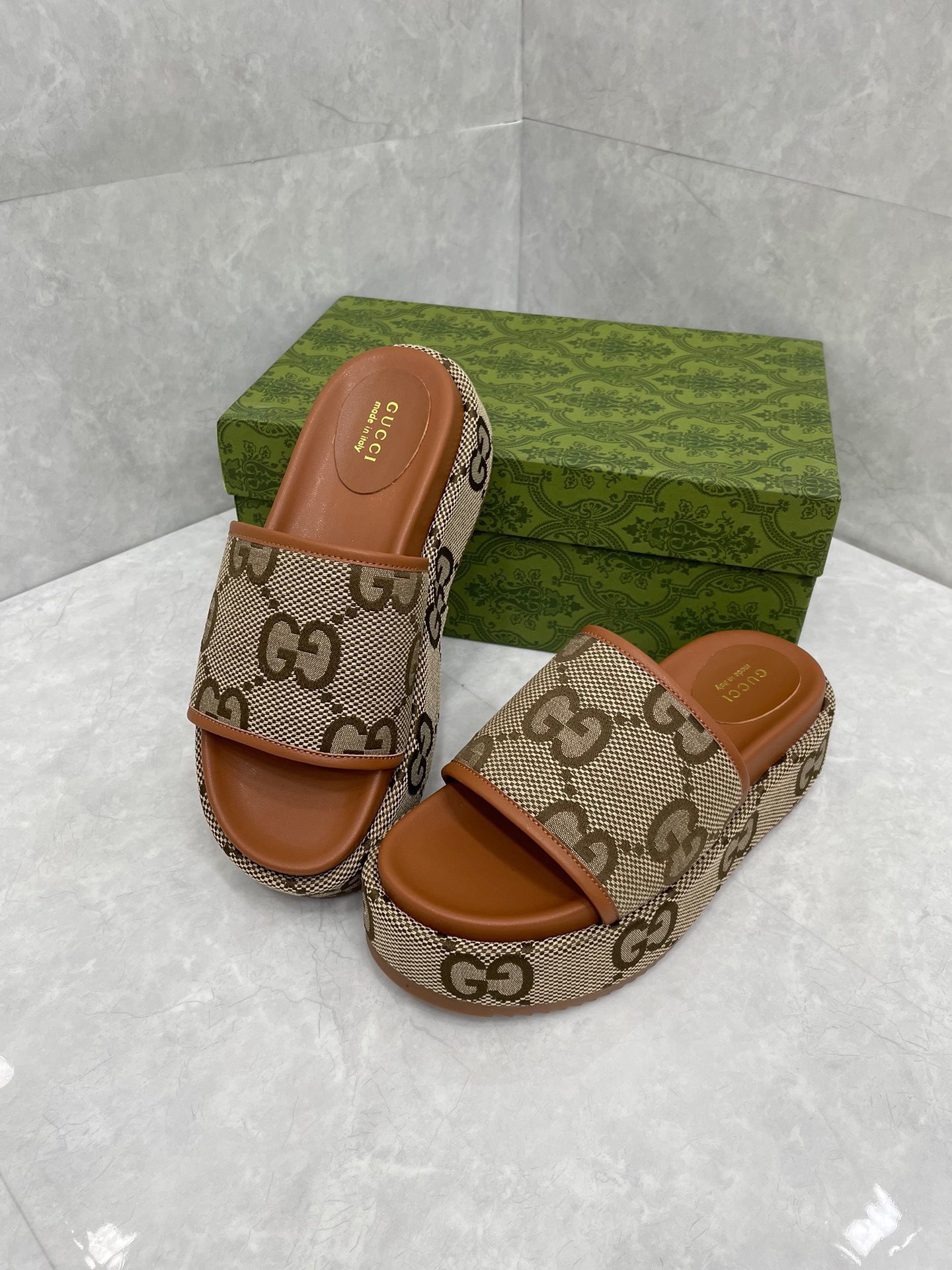 GUCCI Decorated with super double G pattern women's table slippers