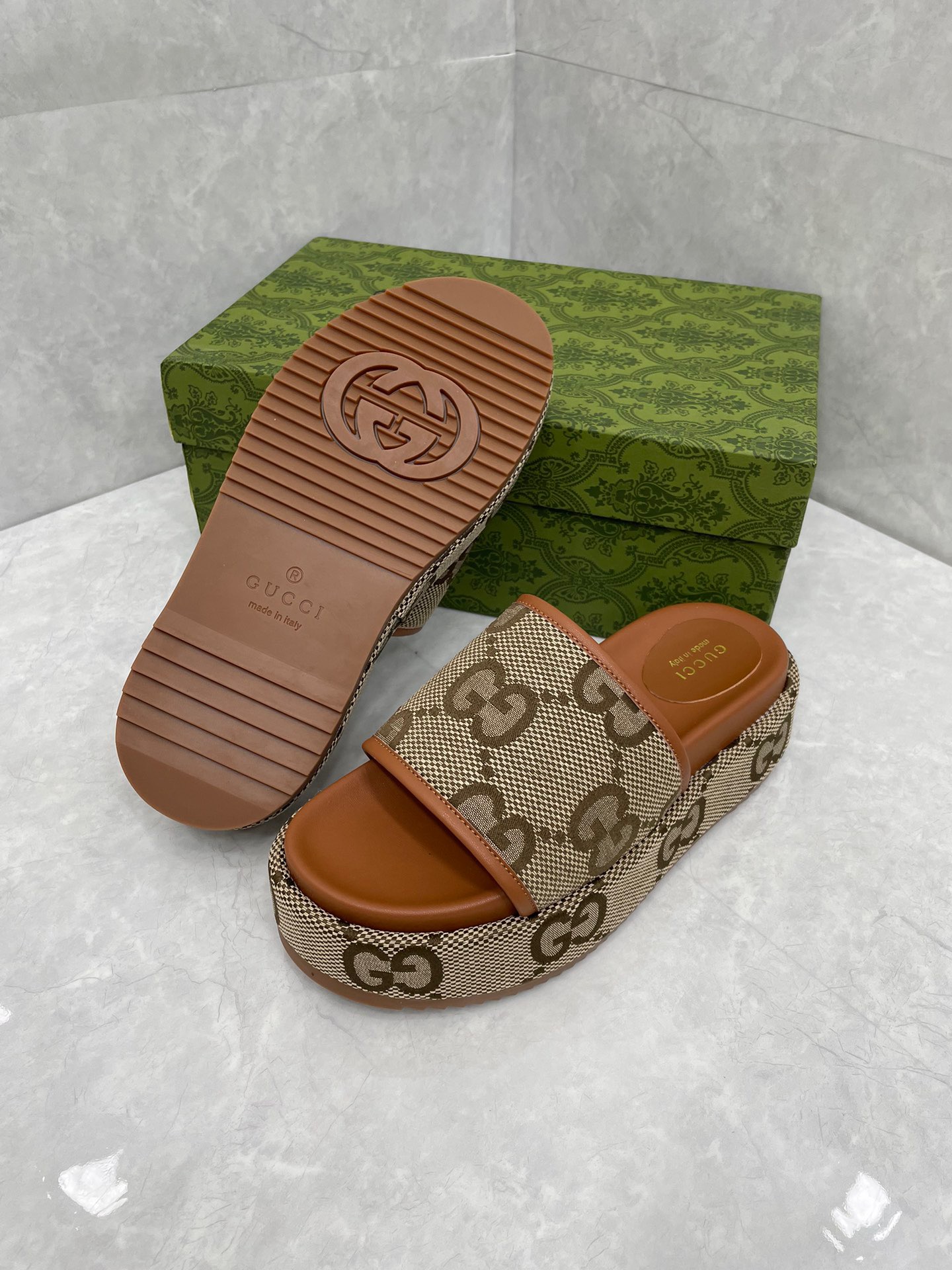 GUCCI Decorated with super double G pattern women's table slippers