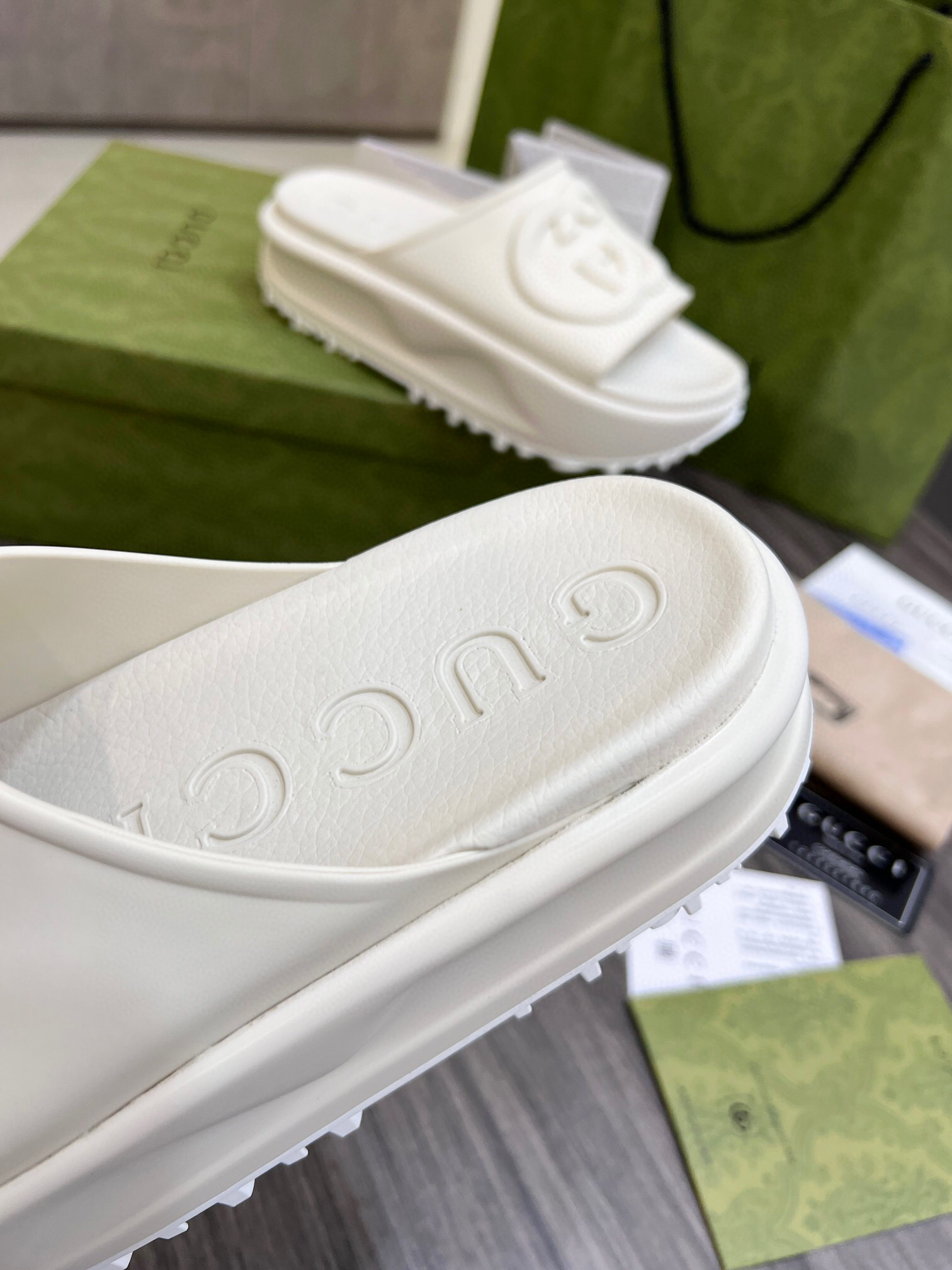 Gucci Women's interlocking double G slippers