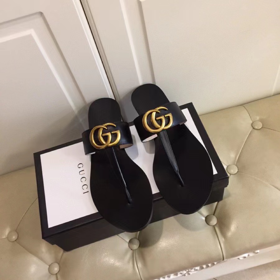 GUCCI Double G style leather flip-toe sandals