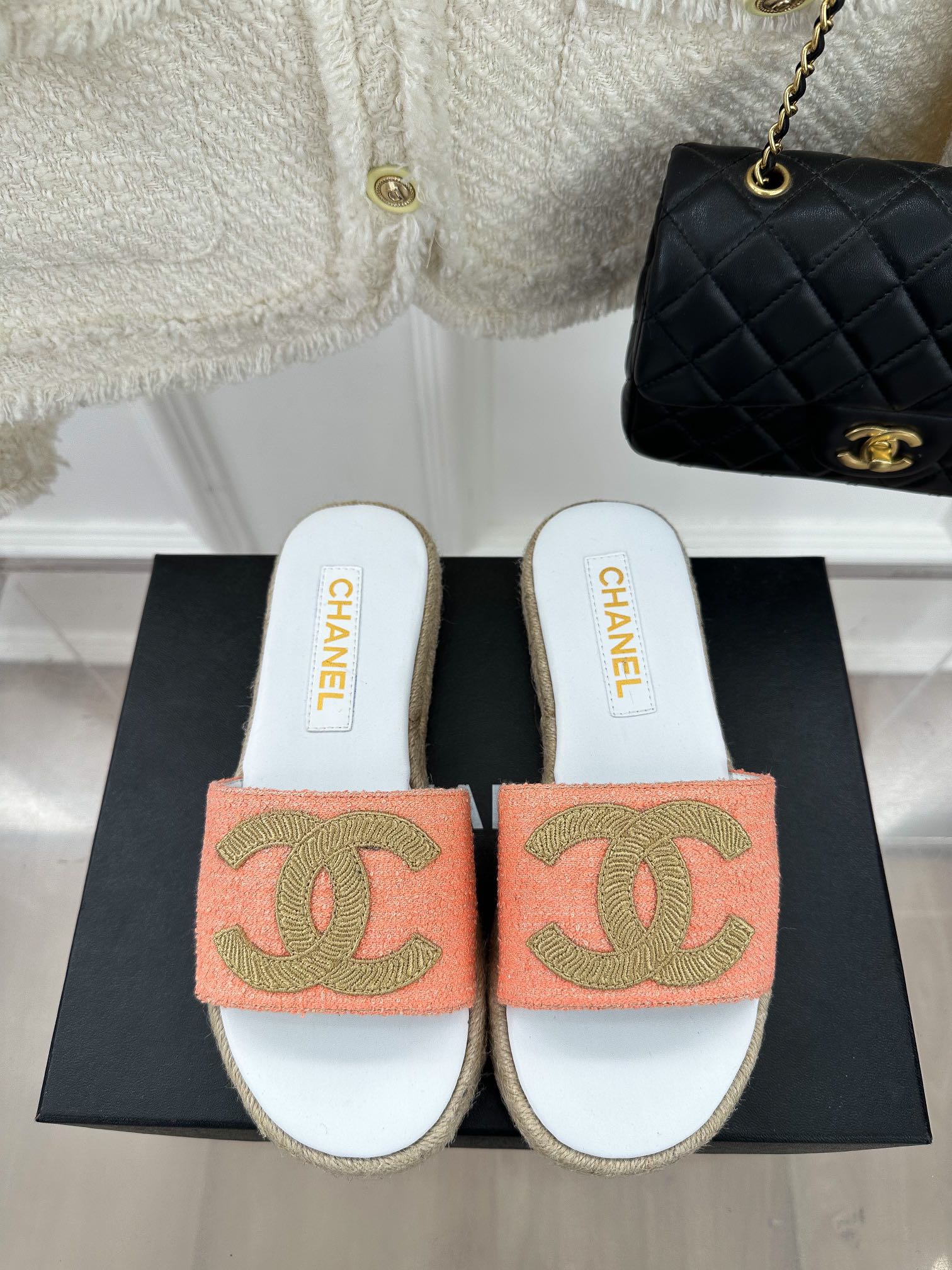 CHANEL Knitted Slippers