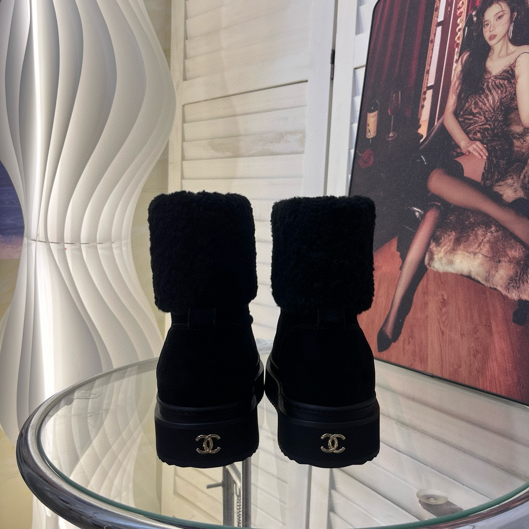 CHANEL snow boots