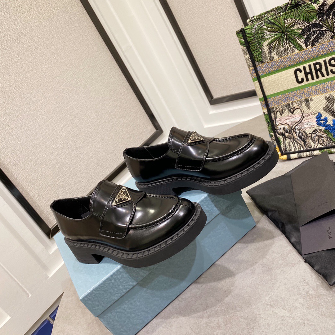 PRADA Loafer