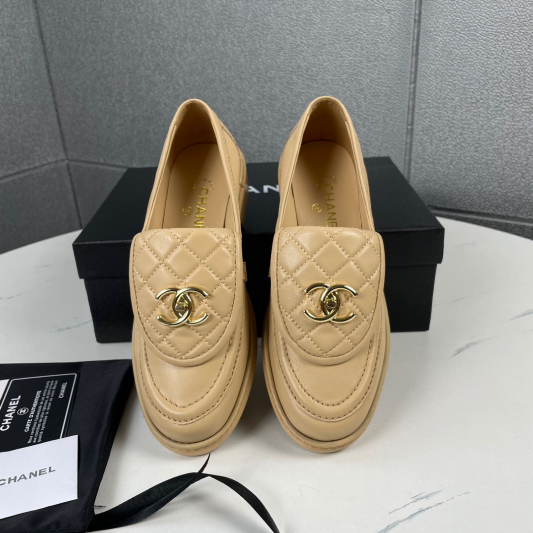 CHANEL Loafer