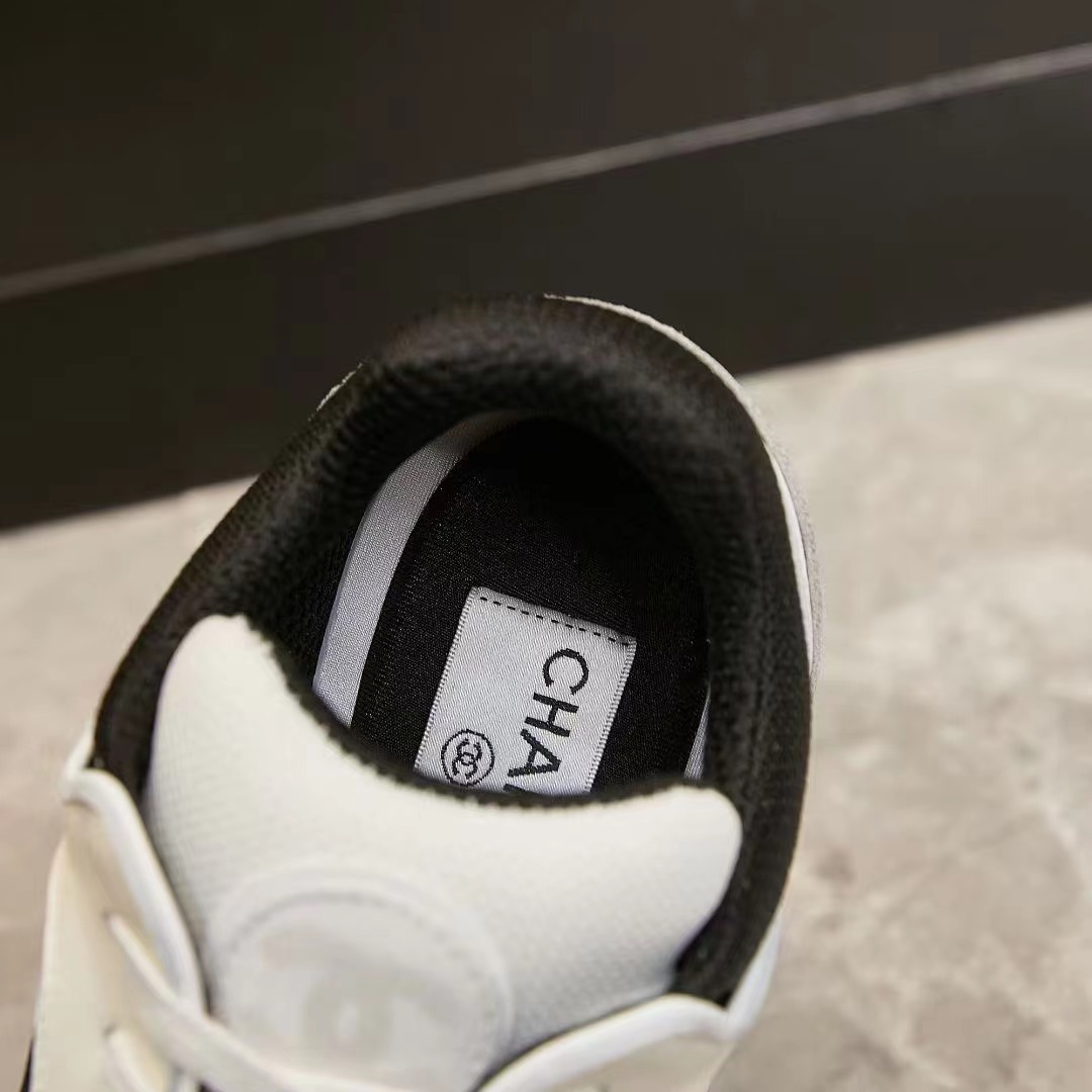 CHANEL Sneakers