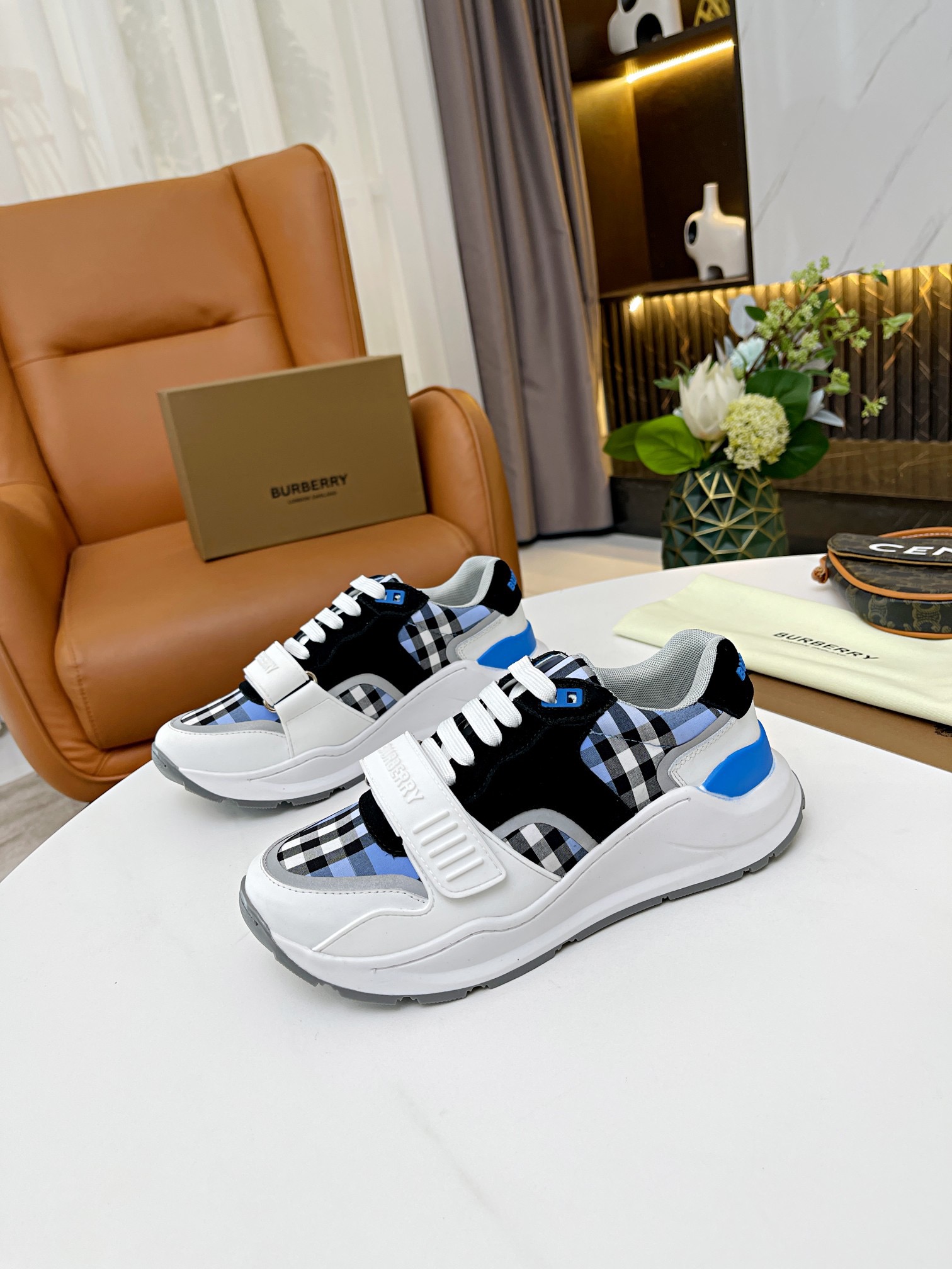 BURBERRY Sneakers