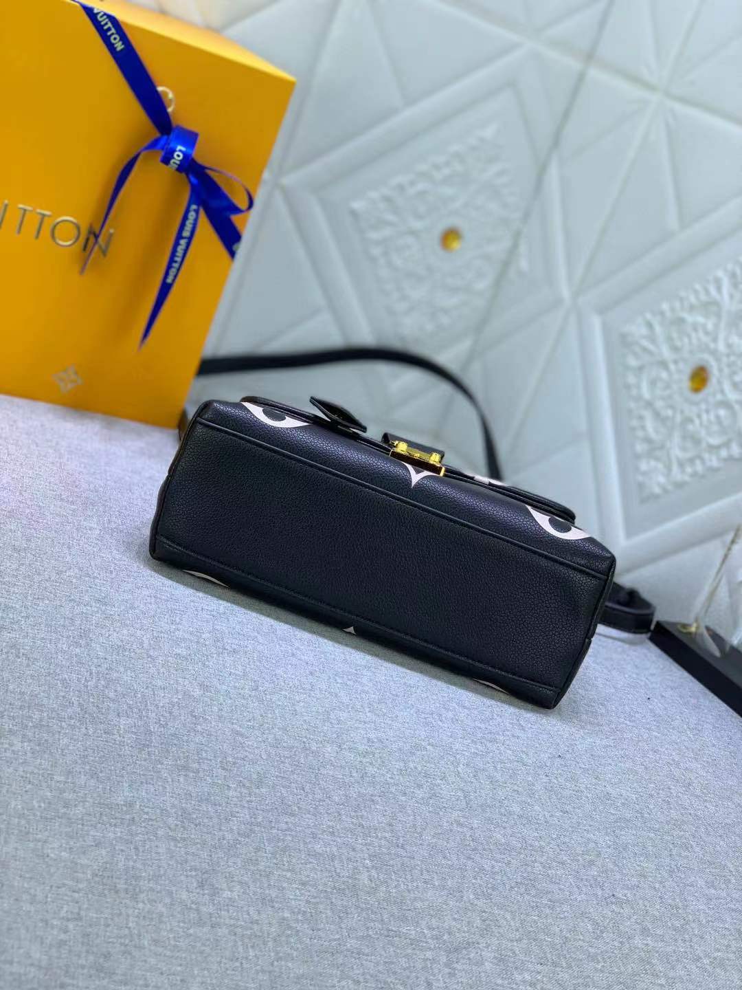 LV MADELEINE Handbag