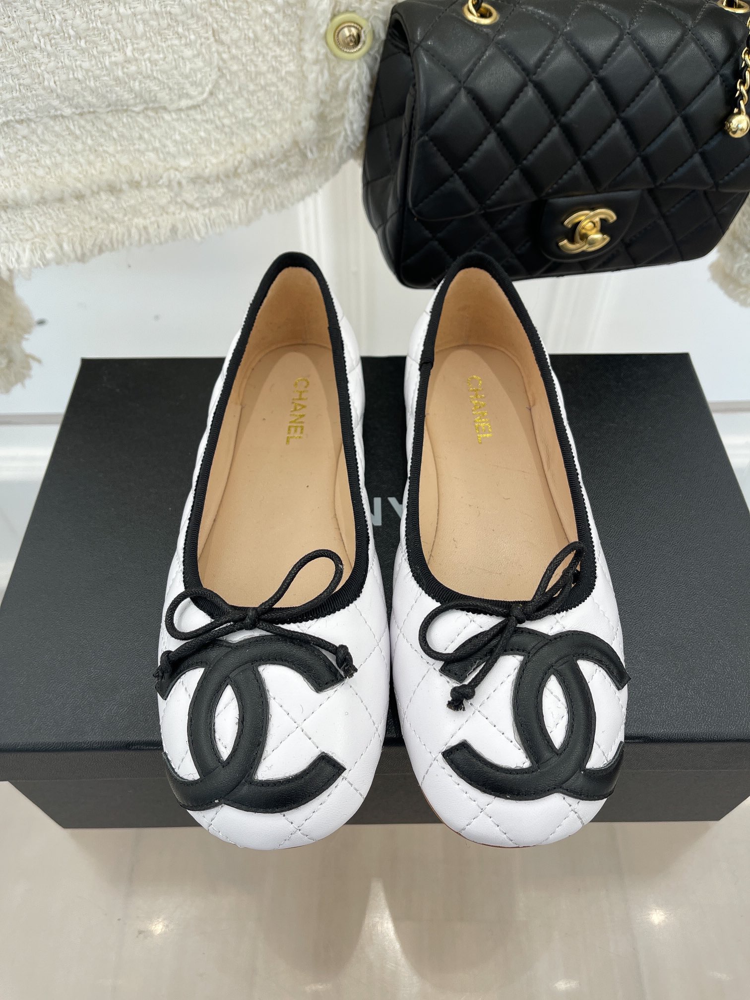 CHANEL Loafer