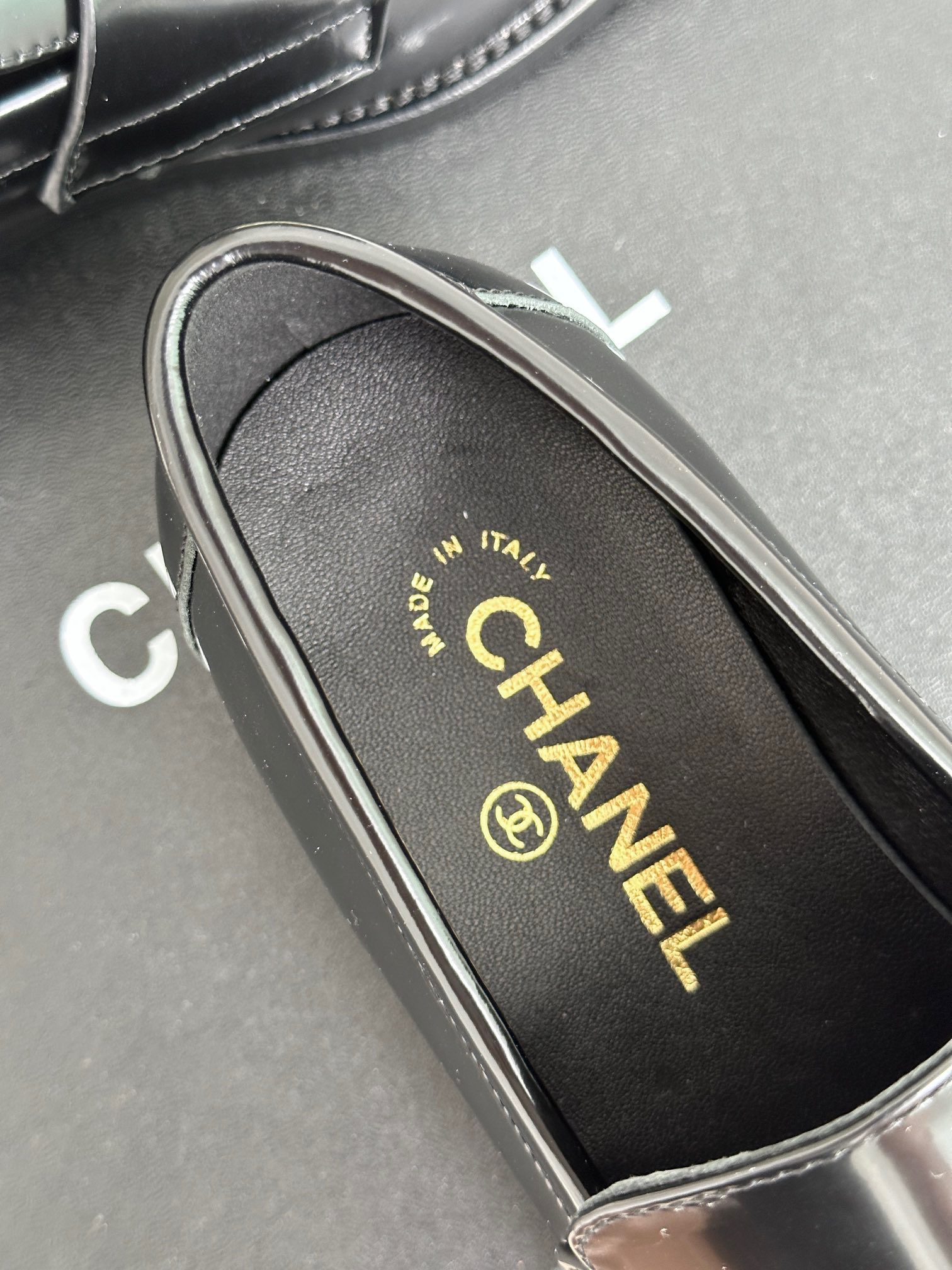 CHANEL Loafer