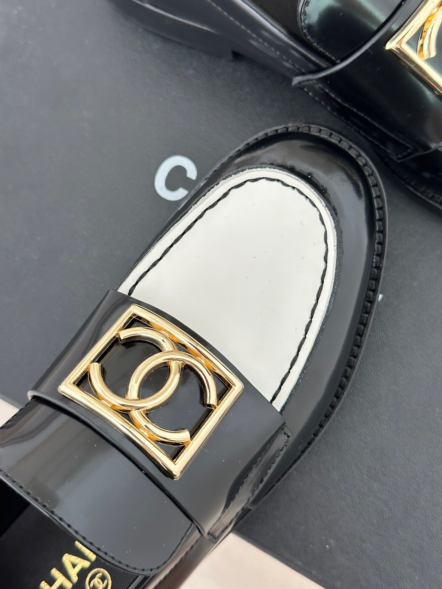 CHANEL Loafer