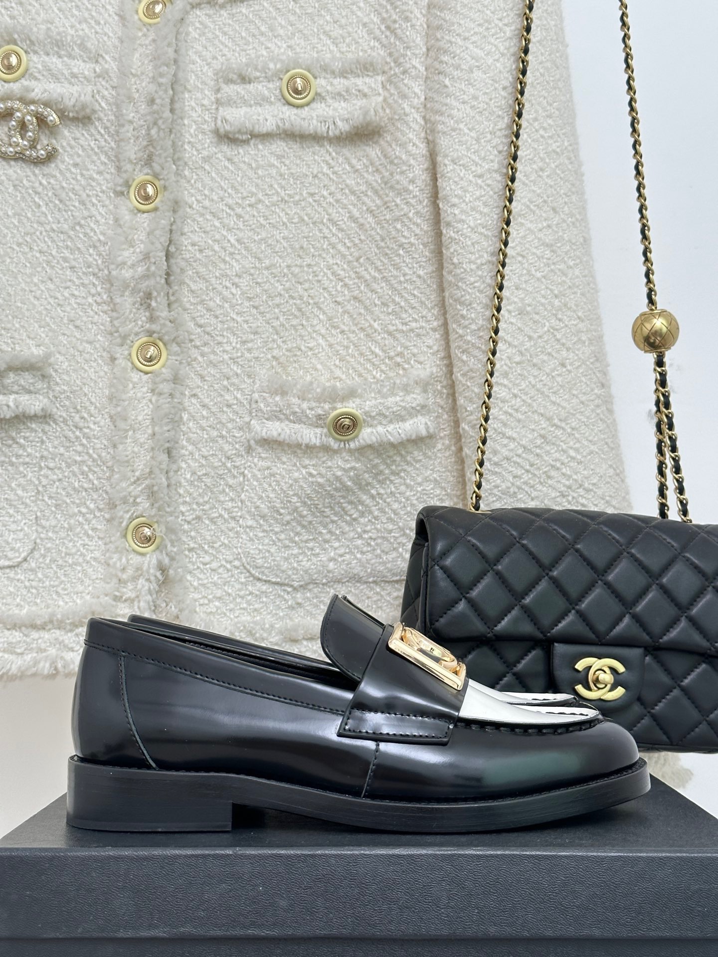 CHANEL Loafer