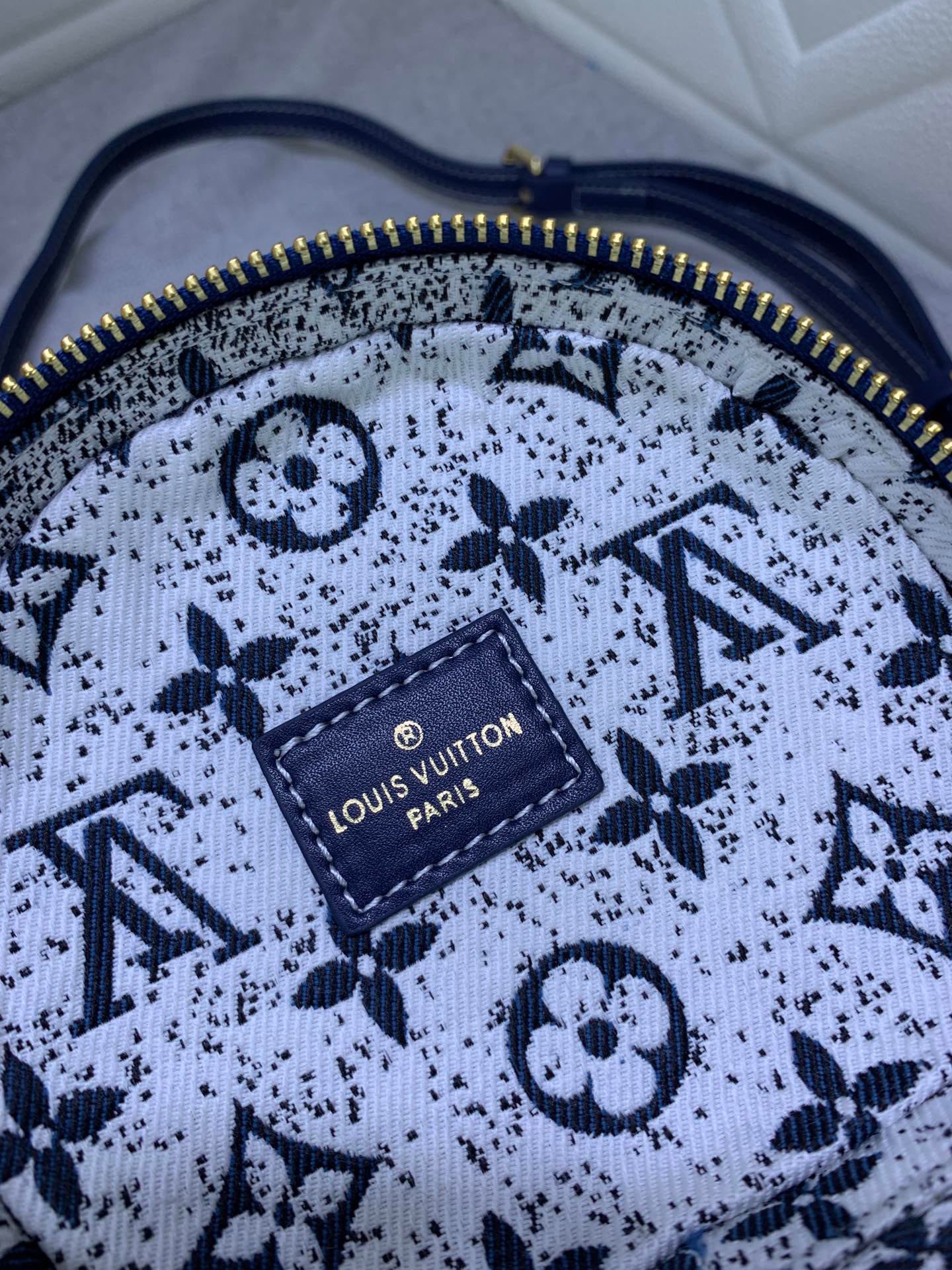 LV Small bucket handbag