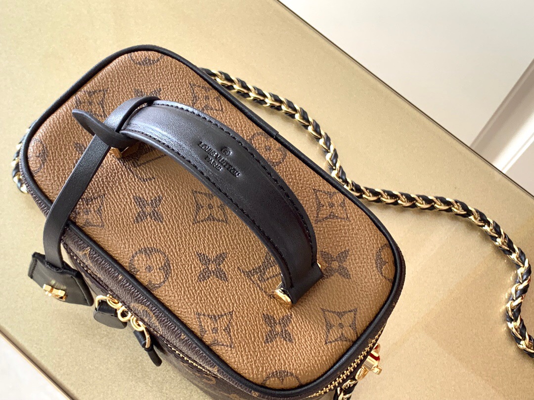 LV  Makeup bag
