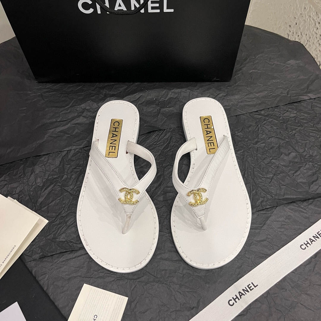 CHANEL Flip flops